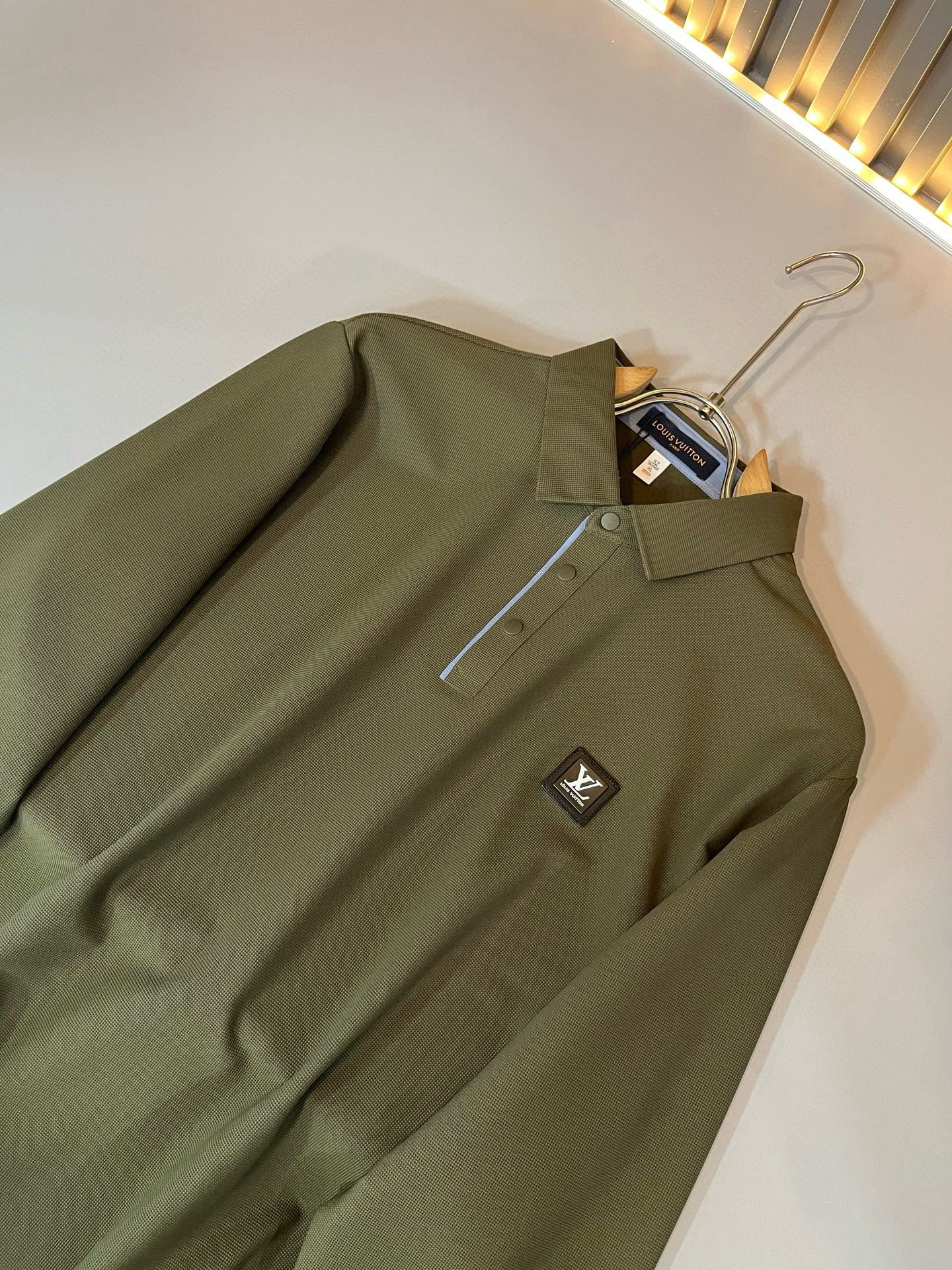 Louis Vuit*on路易*登2025秋季新款长袖Polo衫，最新工艺时尚元素设计理念！胸前logo