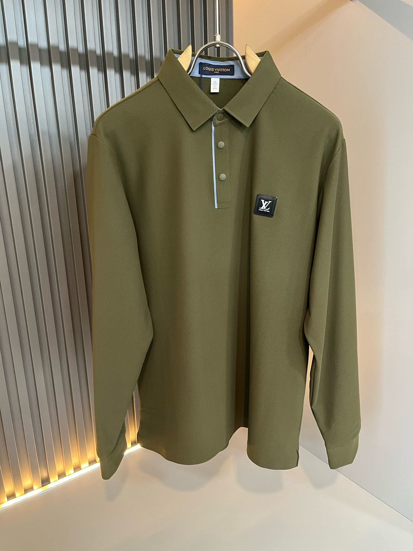 Louis Vuit*on路易*登2025秋季新款长袖Polo衫，最新工艺时尚元素设计理念！胸前logo