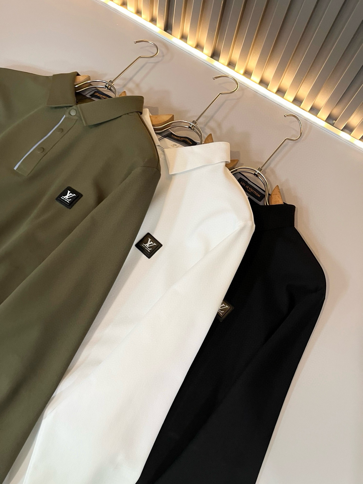 Louis Vuit*on路易*登2025秋季新款长袖Polo衫，最新工艺时尚元素设计理念！胸前logo