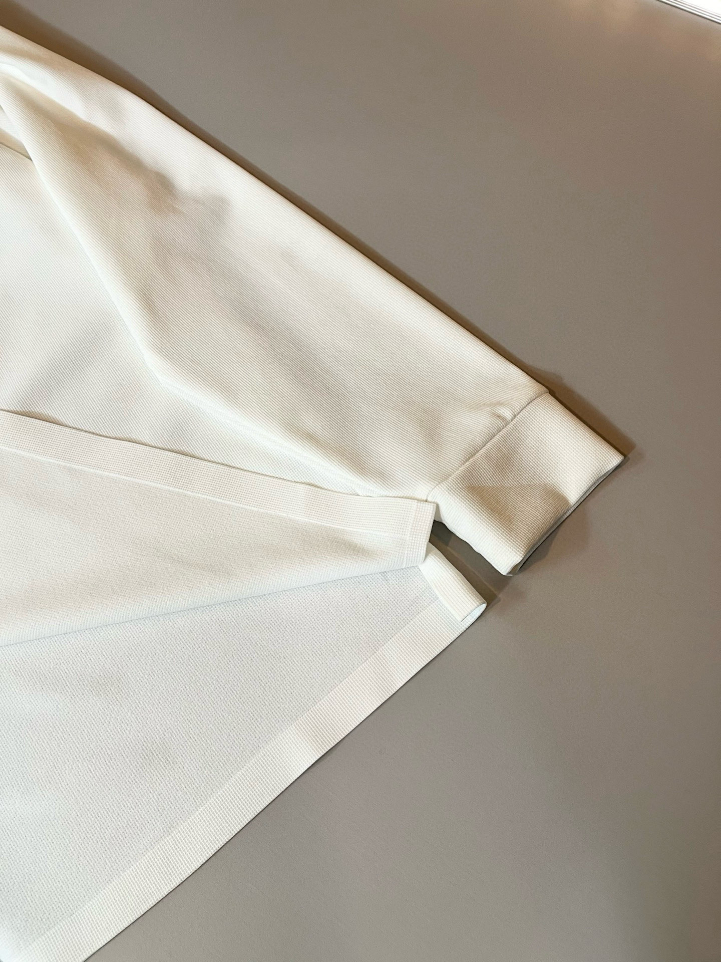 Louis Vuit*on路易*登2025秋季新款长袖Polo衫，最新工艺时尚元素设计理念！胸前logo