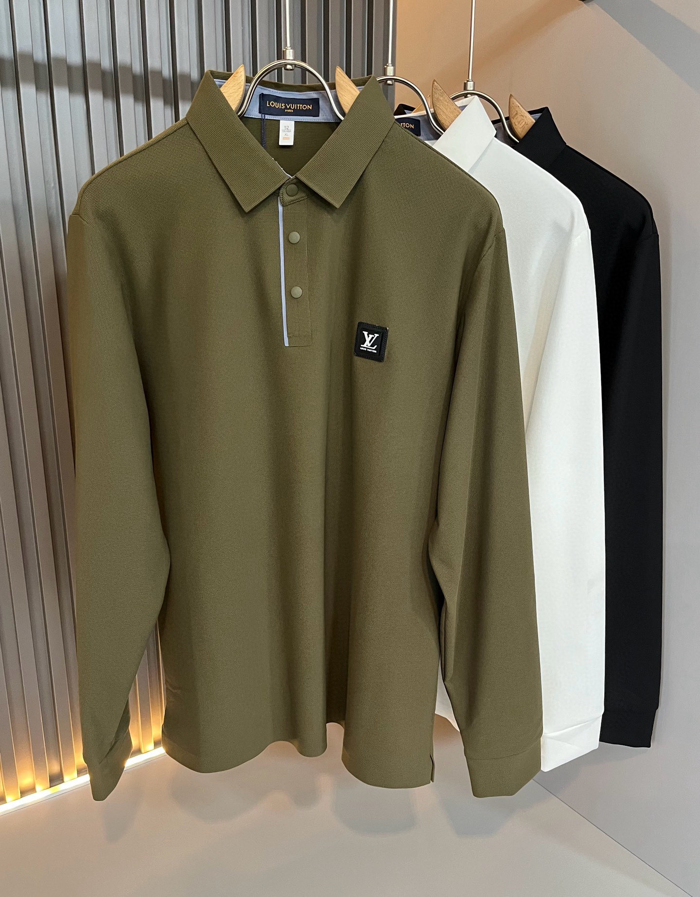 Louis Vuit*on路易*登2025秋季新款长袖Polo衫，最新工艺时尚元素设计理念！胸前logo