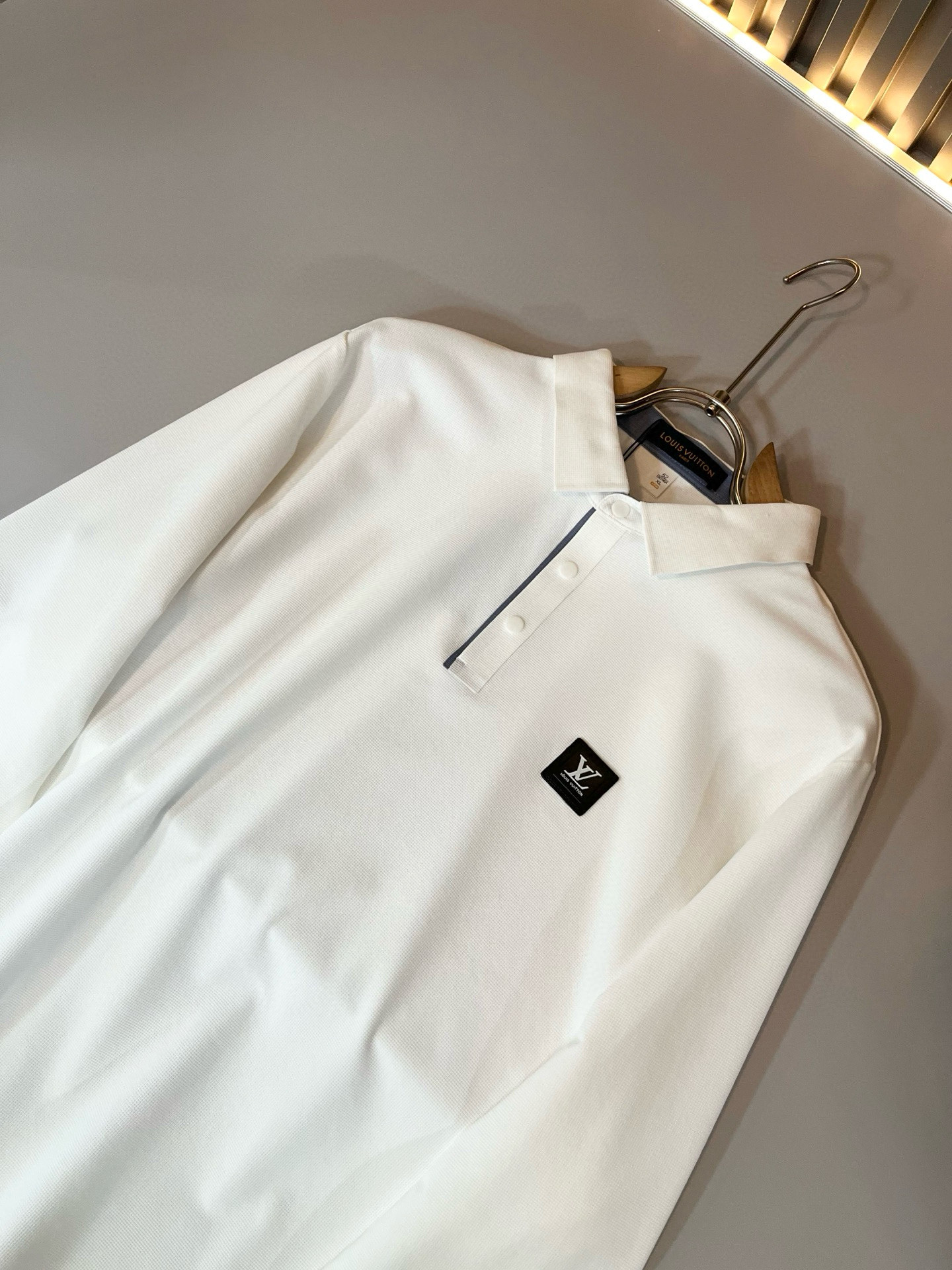 Louis Vuit*on路易*登2025秋季新款长袖Polo衫，最新工艺时尚元素设计理念！胸前logo