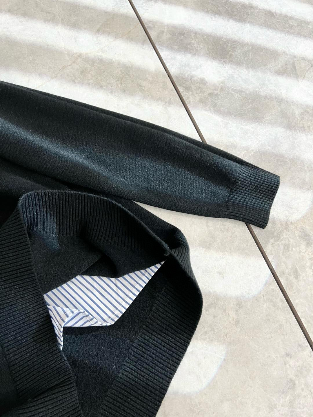 Moncl*r蒙*口 2025秋冬男士最新的贸易订单假两件针织羊毛衫，全品相！！网红款！工艺采用针织羊毛