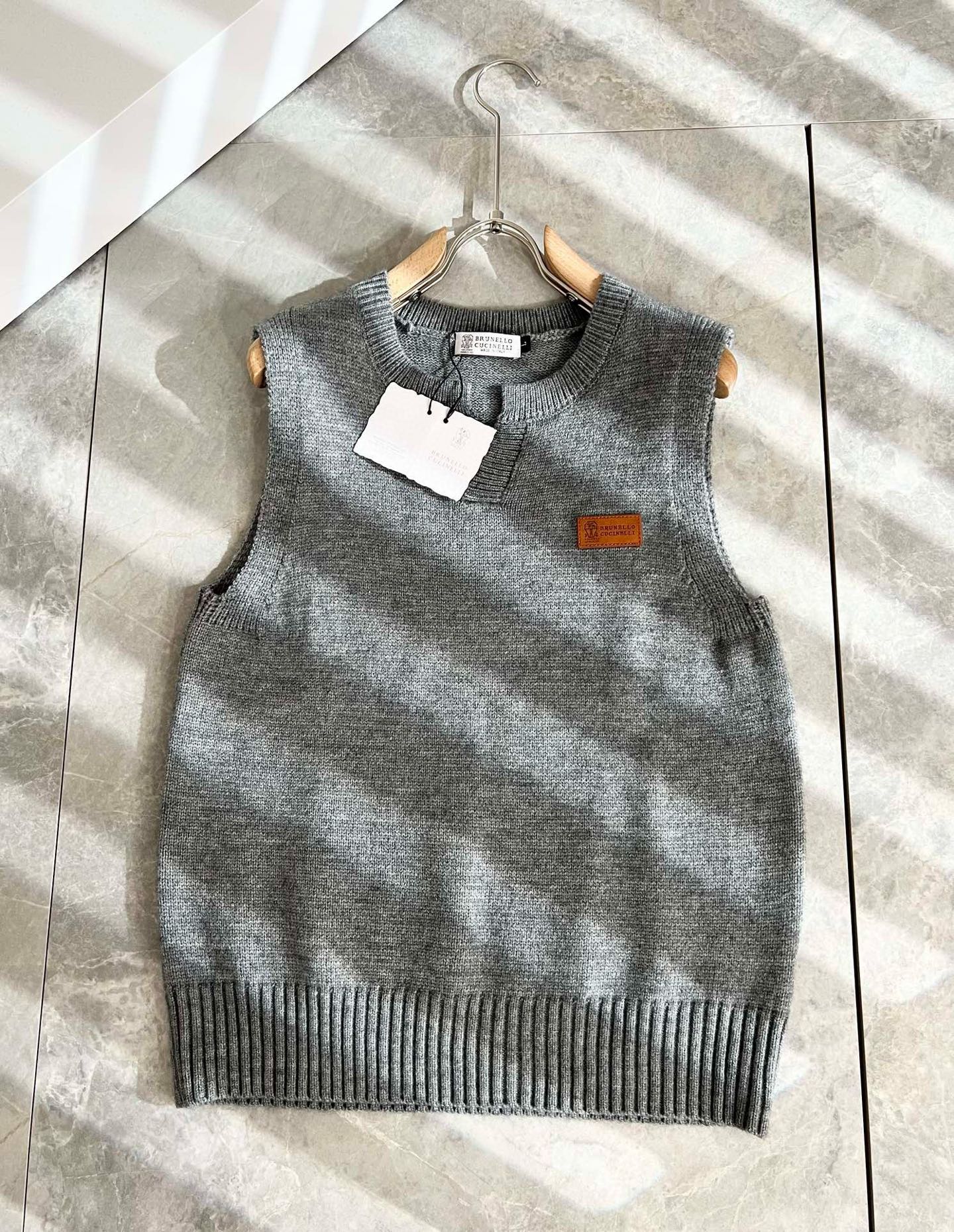 BC-Brunello Cucineli 2025秋冬新款针织羊毛马甲衫，最新时尚潮流效果,时尚新韵味，