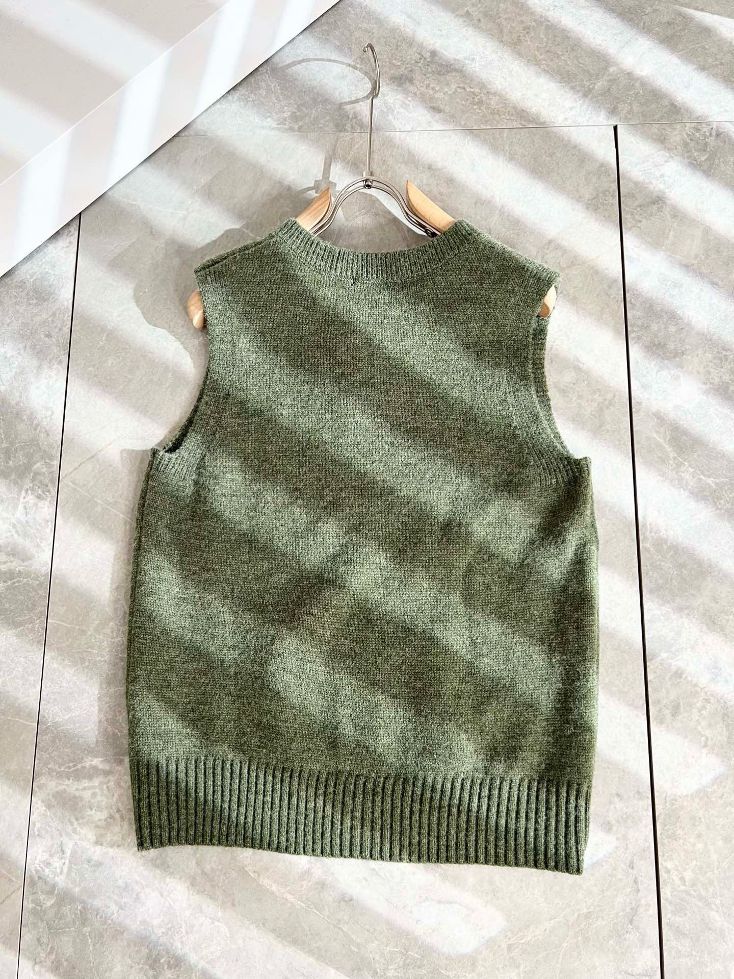 BC-Brunello Cucineli 2025秋冬新款针织羊毛马甲衫，最新时尚潮流效果,时尚新韵味，