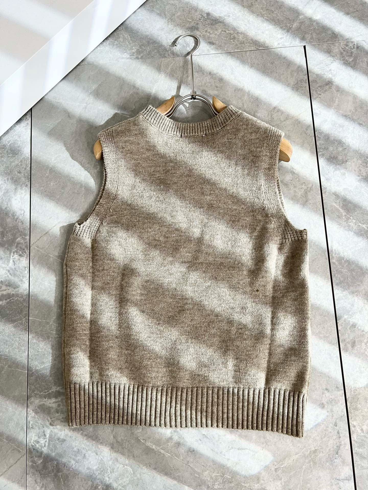 BC-Brunello Cucineli 2025秋冬新款针织羊毛马甲衫，最新时尚潮流效果,时尚新韵味，