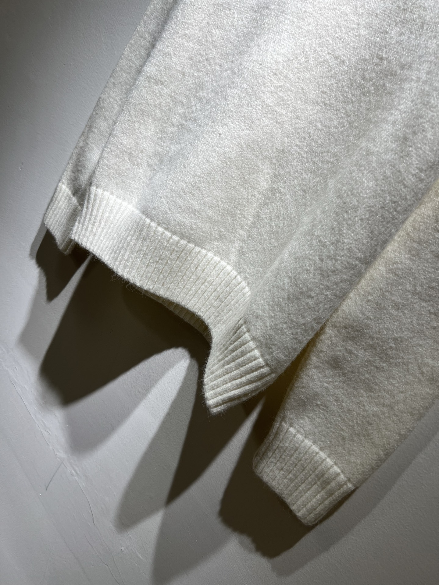 PRAD*A普*达2025秋冬新款男士针织羊毛衫，最新款全网独家首上！！~既经典有时尚百搭，谁不爱啊，将