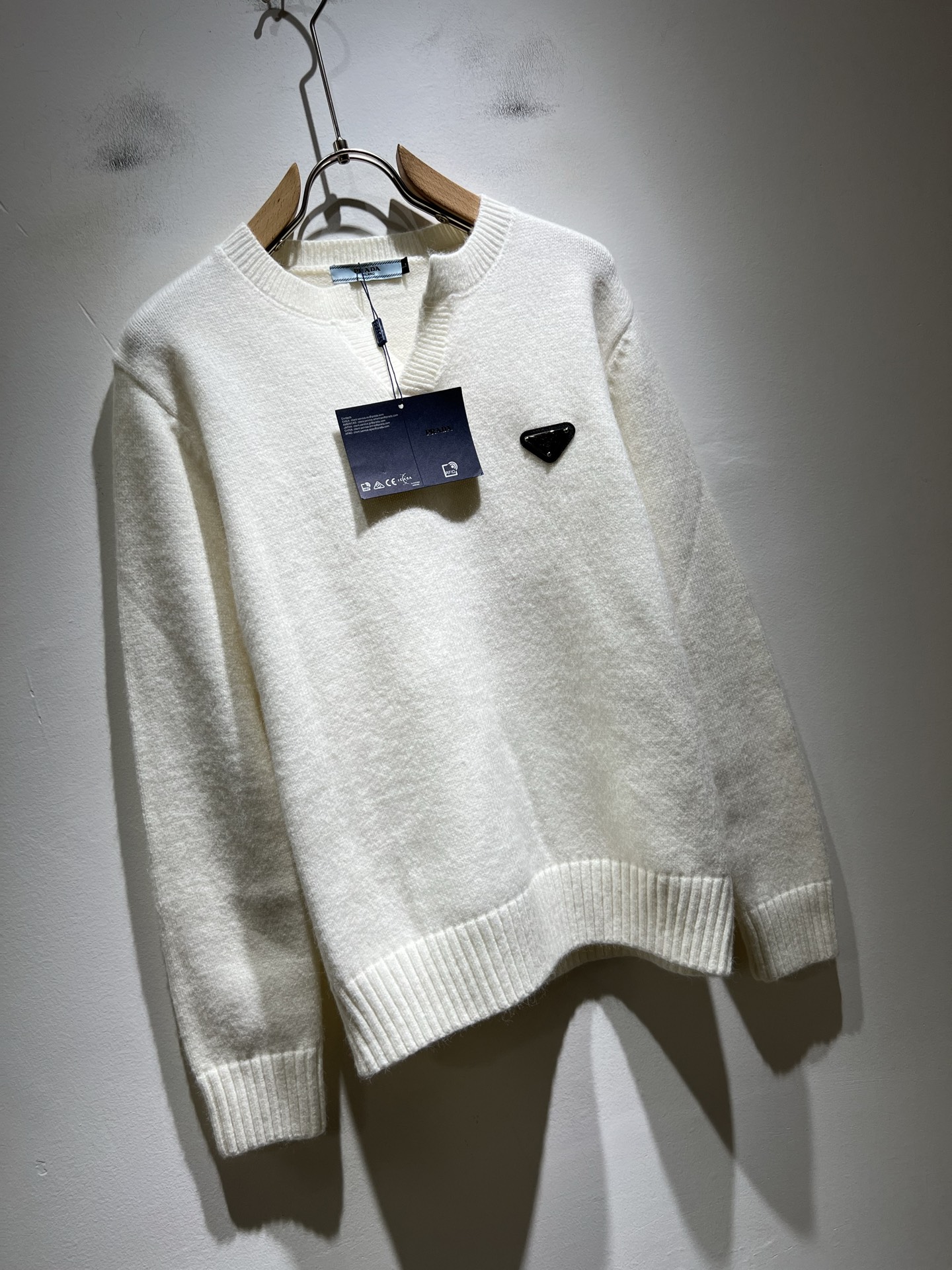 PRAD*A普*达2025秋冬新款男士针织羊毛衫，最新款全网独家首上！！~既经典有时尚百搭，谁不爱啊，将