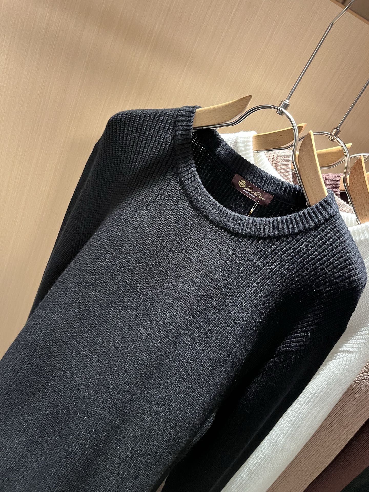 Loro Piana诺悠翩雅 2025秋冬男士最新的贸易订单针织羊毛衫，全品相！！上身舒适透气，不僵硬，