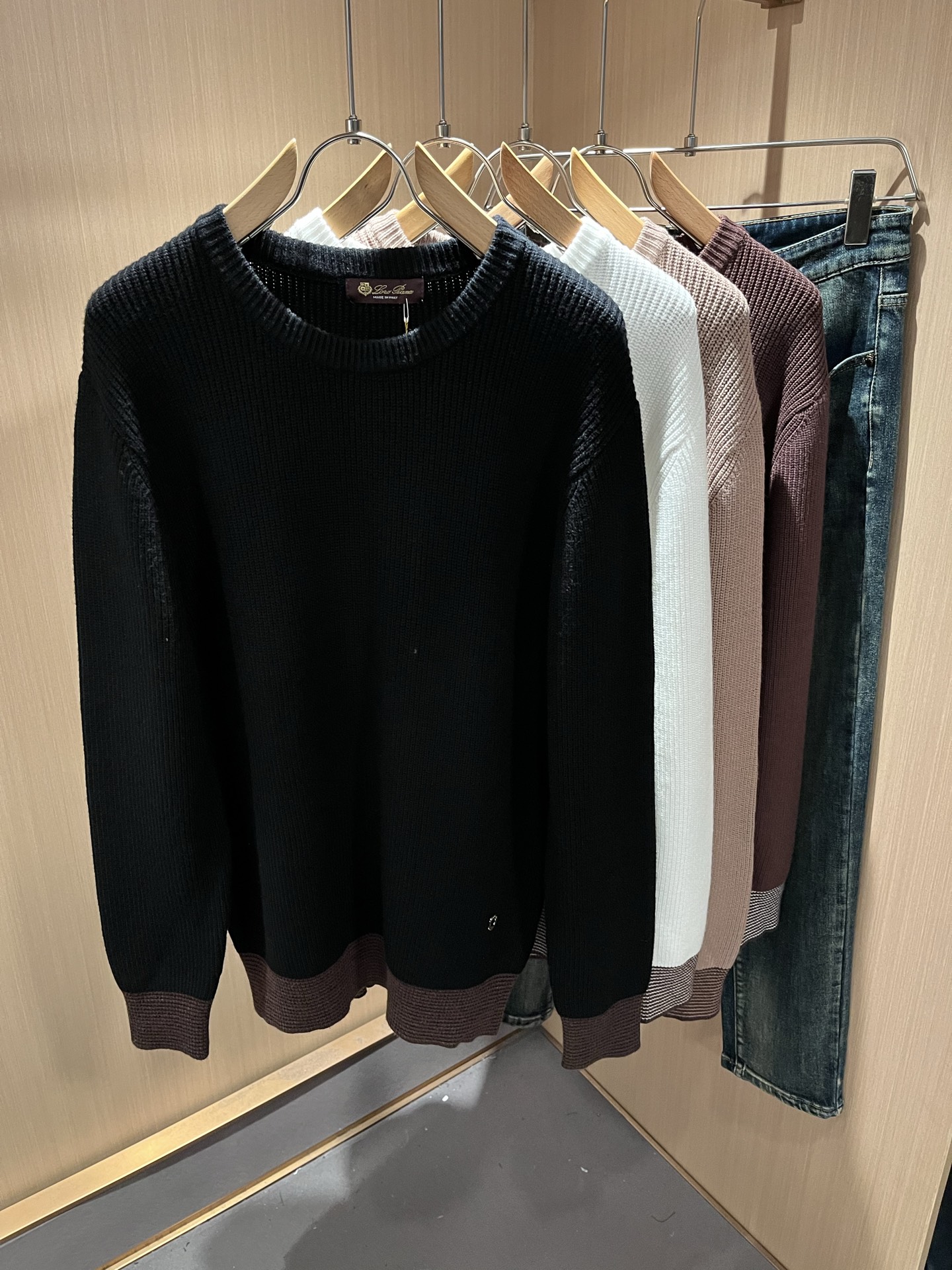 Loro Piana诺悠翩雅 2025秋冬男士最新的贸易订单针织羊毛衫，全品相！！上身舒适透气，不僵硬，