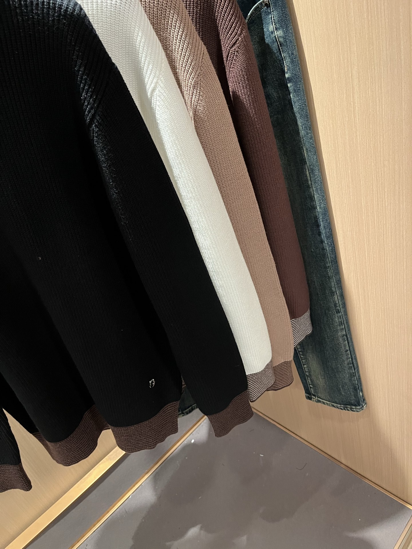 Loro Piana诺悠翩雅 2025秋冬男士最新的贸易订单针织羊毛衫，全品相！！上身舒适透气，不僵硬，