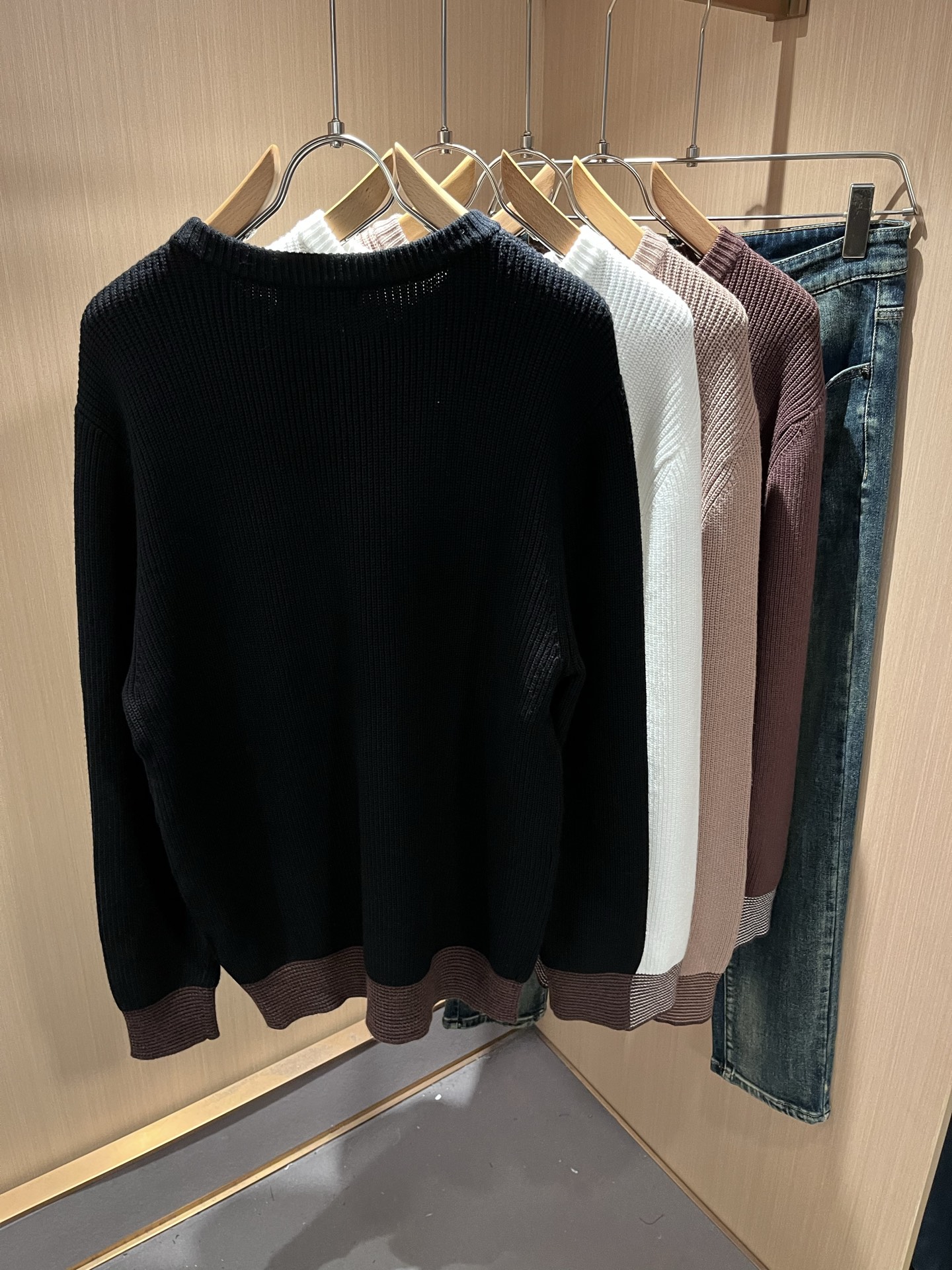 Loro Piana诺悠翩雅 2025秋冬男士最新的贸易订单针织羊毛衫，全品相！！上身舒适透气，不僵硬，