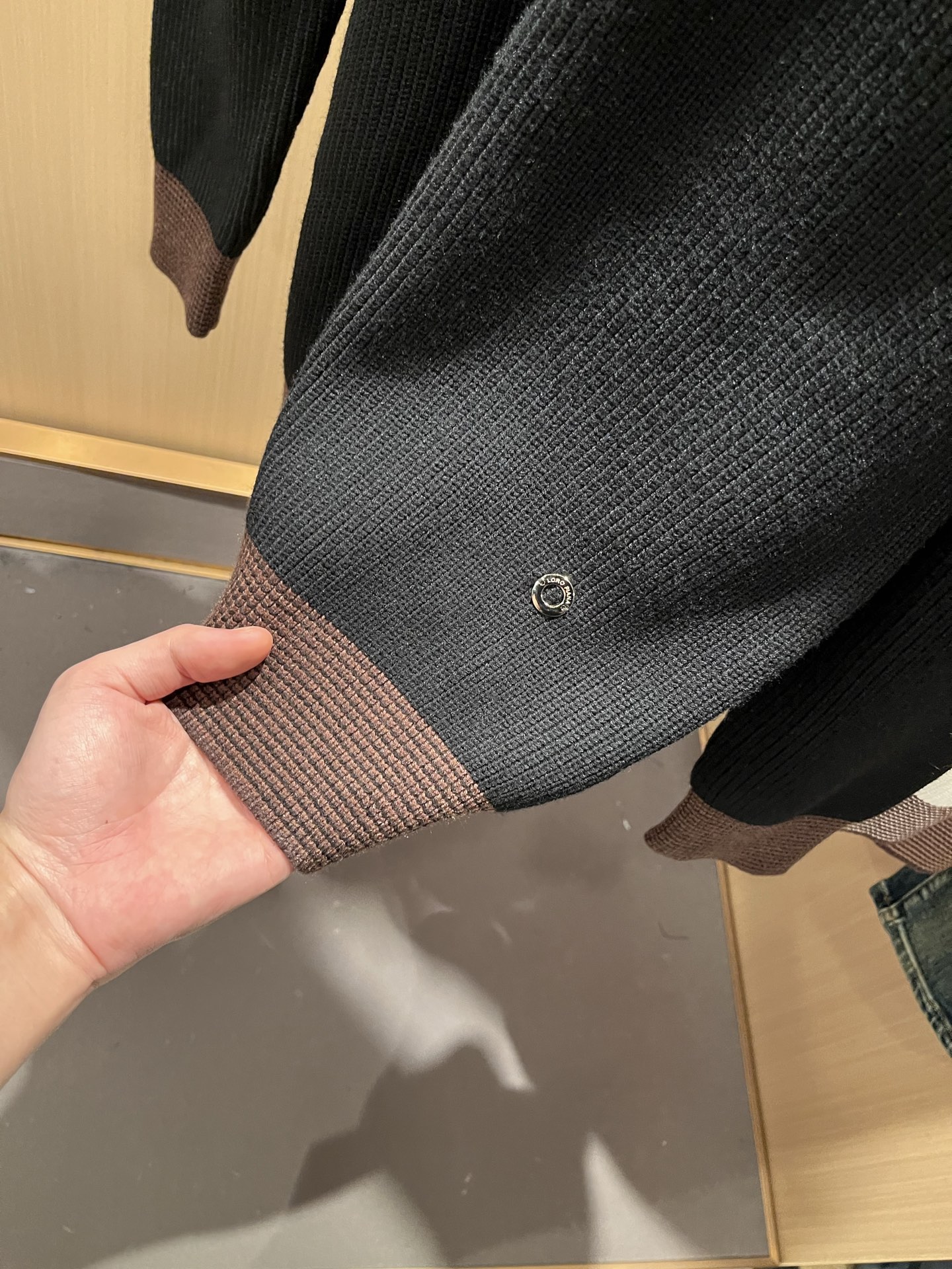 Loro Piana诺悠翩雅 2025秋冬男士最新的贸易订单针织羊毛衫，全品相！！上身舒适透气，不僵硬，