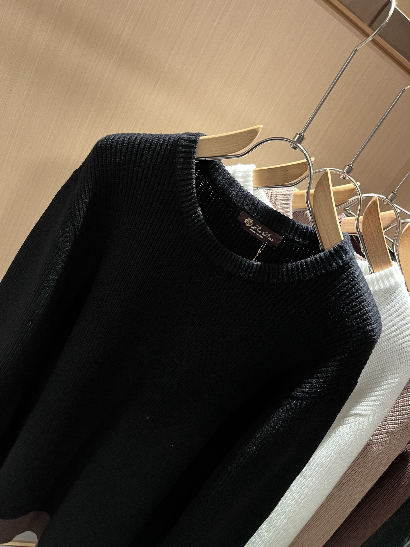 Loro Piana诺悠翩雅 2025秋冬男士最新的贸易订单针织羊毛衫，全品相！！上身舒适透气，不僵硬，