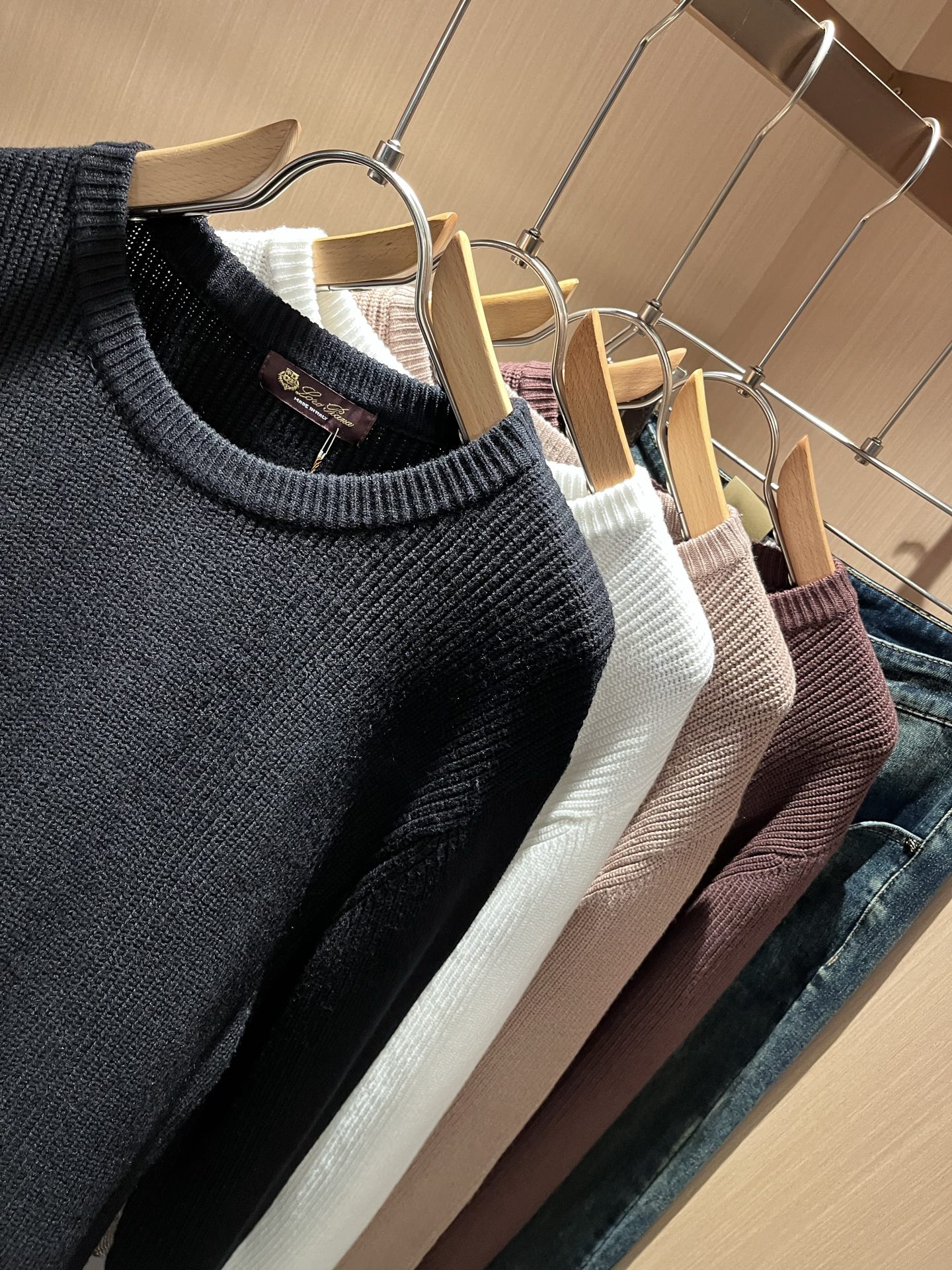 Loro Piana诺悠翩雅 2025秋冬男士最新的贸易订单针织羊毛衫，全品相！！上身舒适透气，不僵硬，