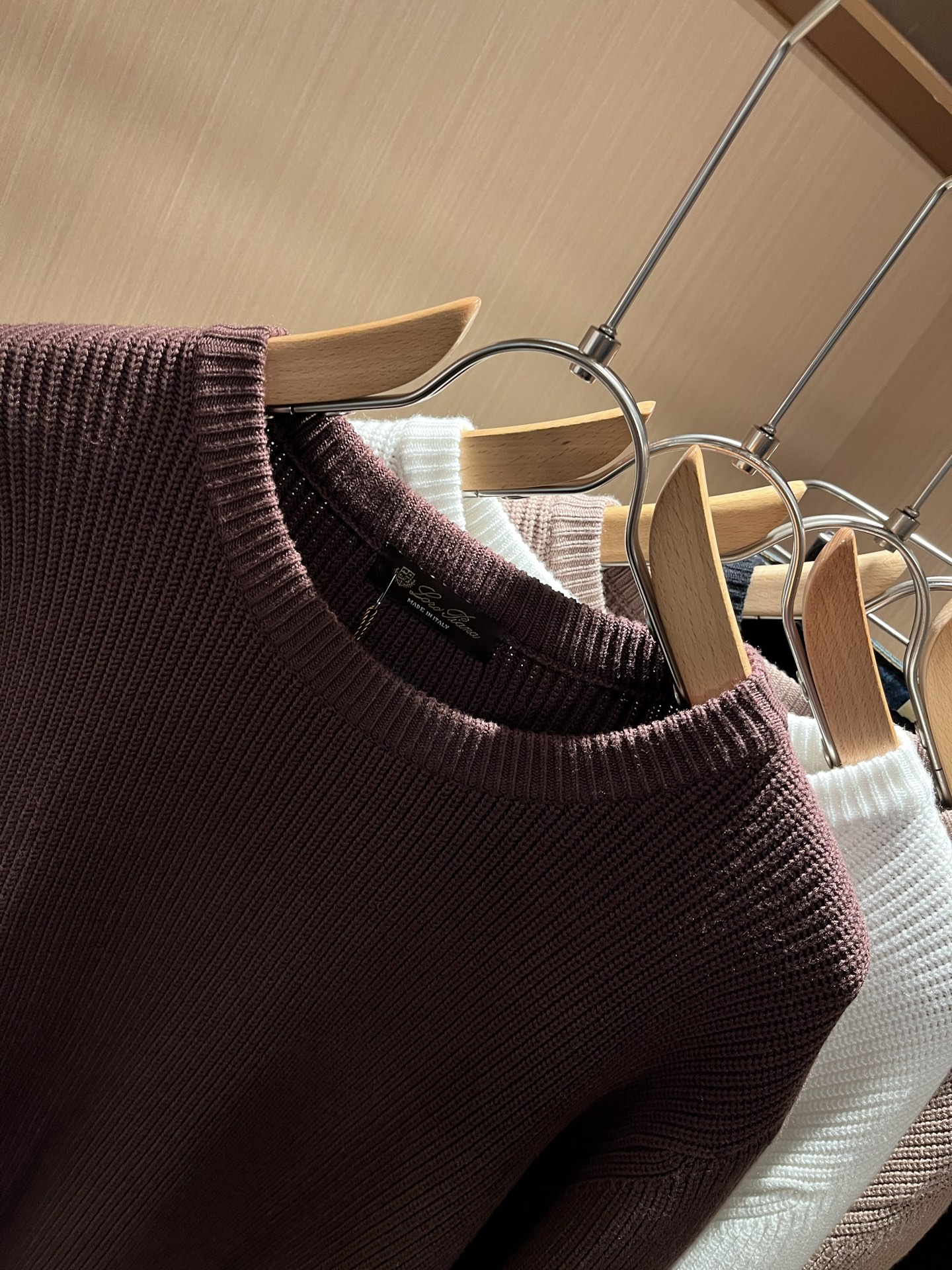 Loro Piana诺悠翩雅 2025秋冬男士最新的贸易订单针织羊毛衫，全品相！！上身舒适透气，不僵硬，