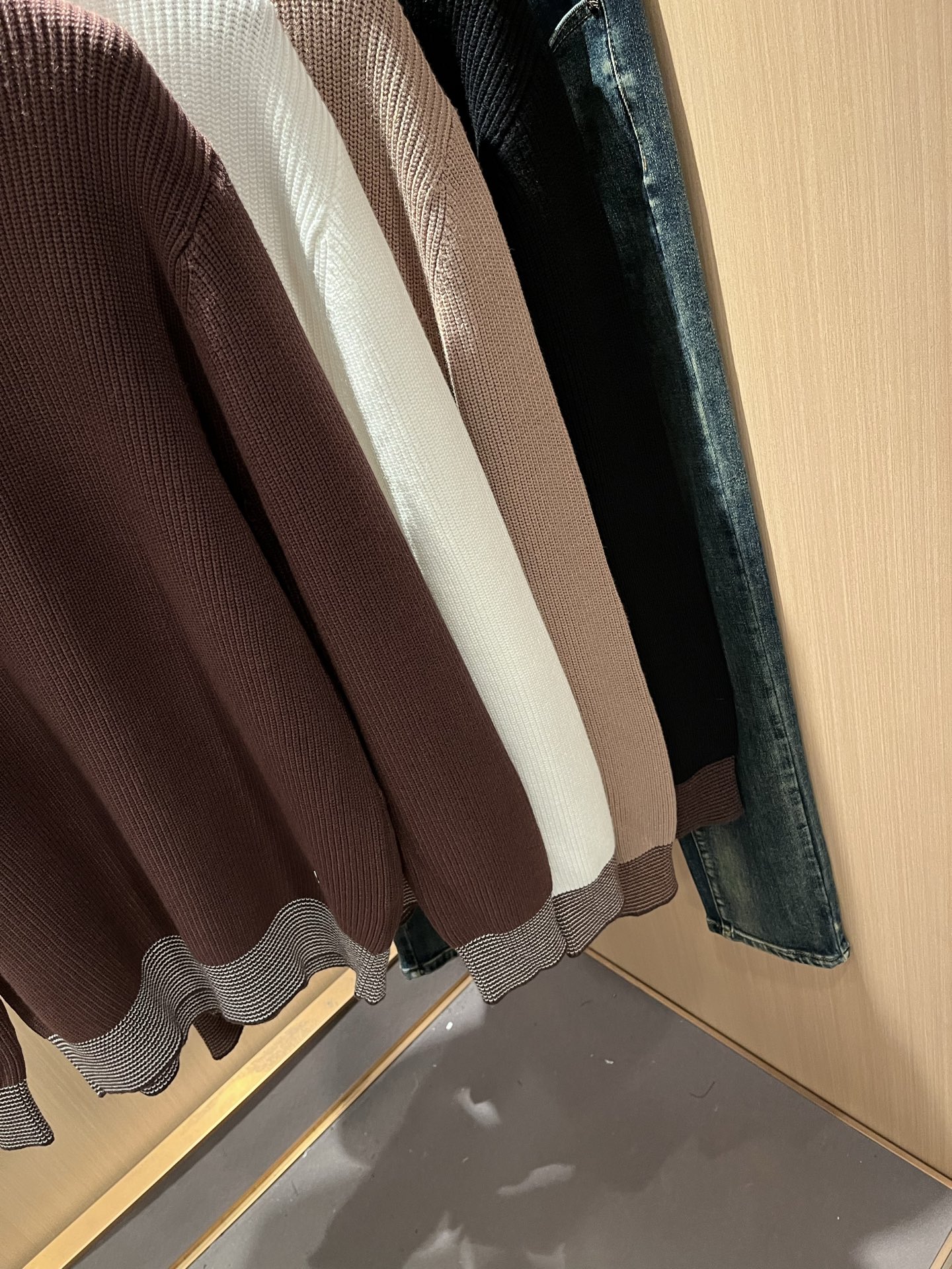 Loro Piana诺悠翩雅 2025秋冬男士最新的贸易订单针织羊毛衫，全品相！！上身舒适透气，不僵硬，