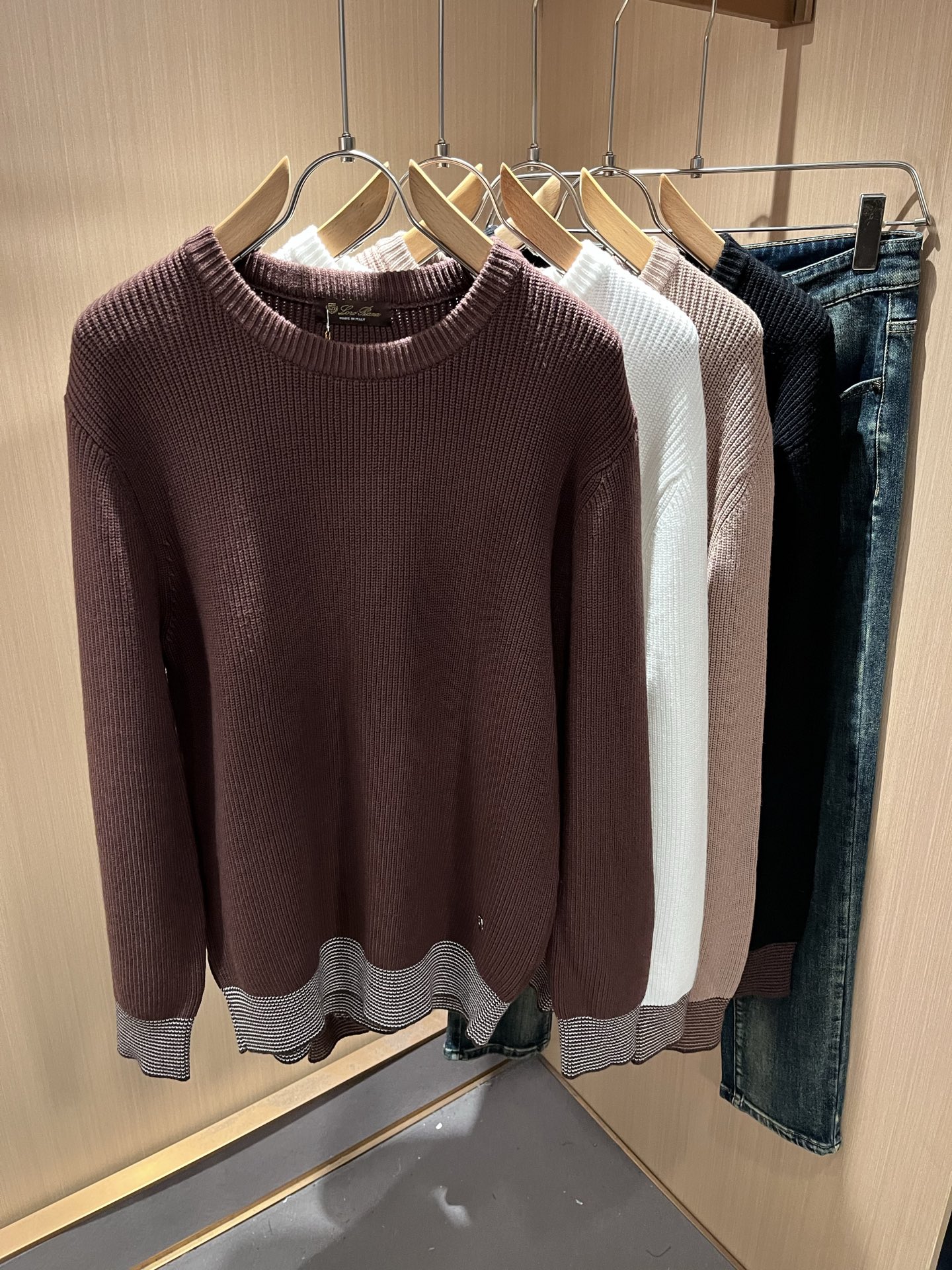 Loro Piana诺悠翩雅 2025秋冬男士最新的贸易订单针织羊毛衫，全品相！！上身舒适透气，不僵硬，