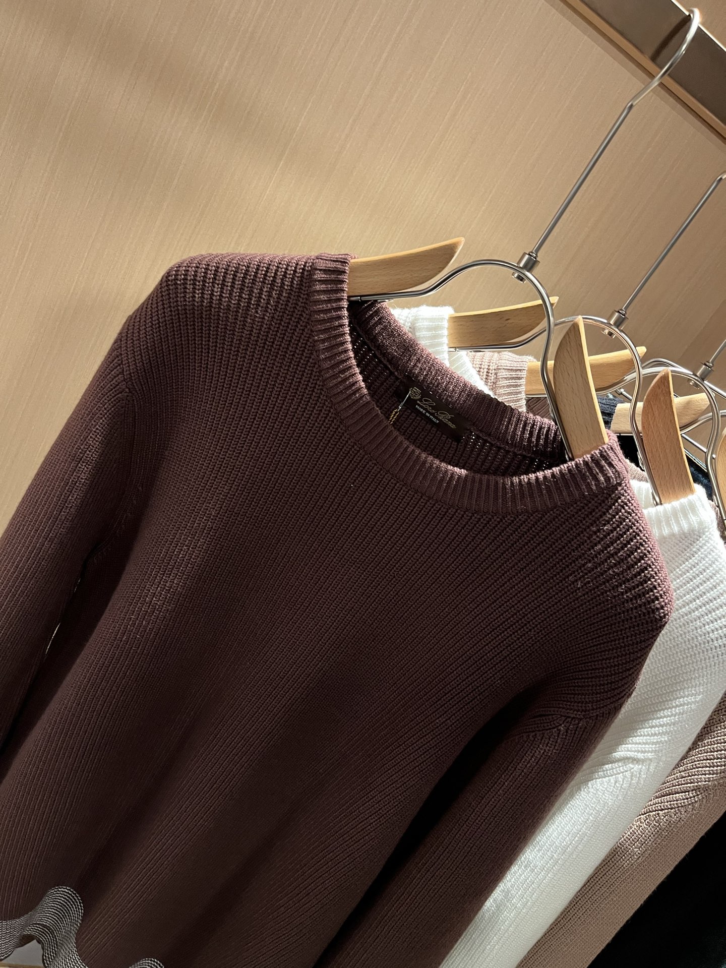 Loro Piana诺悠翩雅 2025秋冬男士最新的贸易订单针织羊毛衫，全品相！！上身舒适透气，不僵硬，