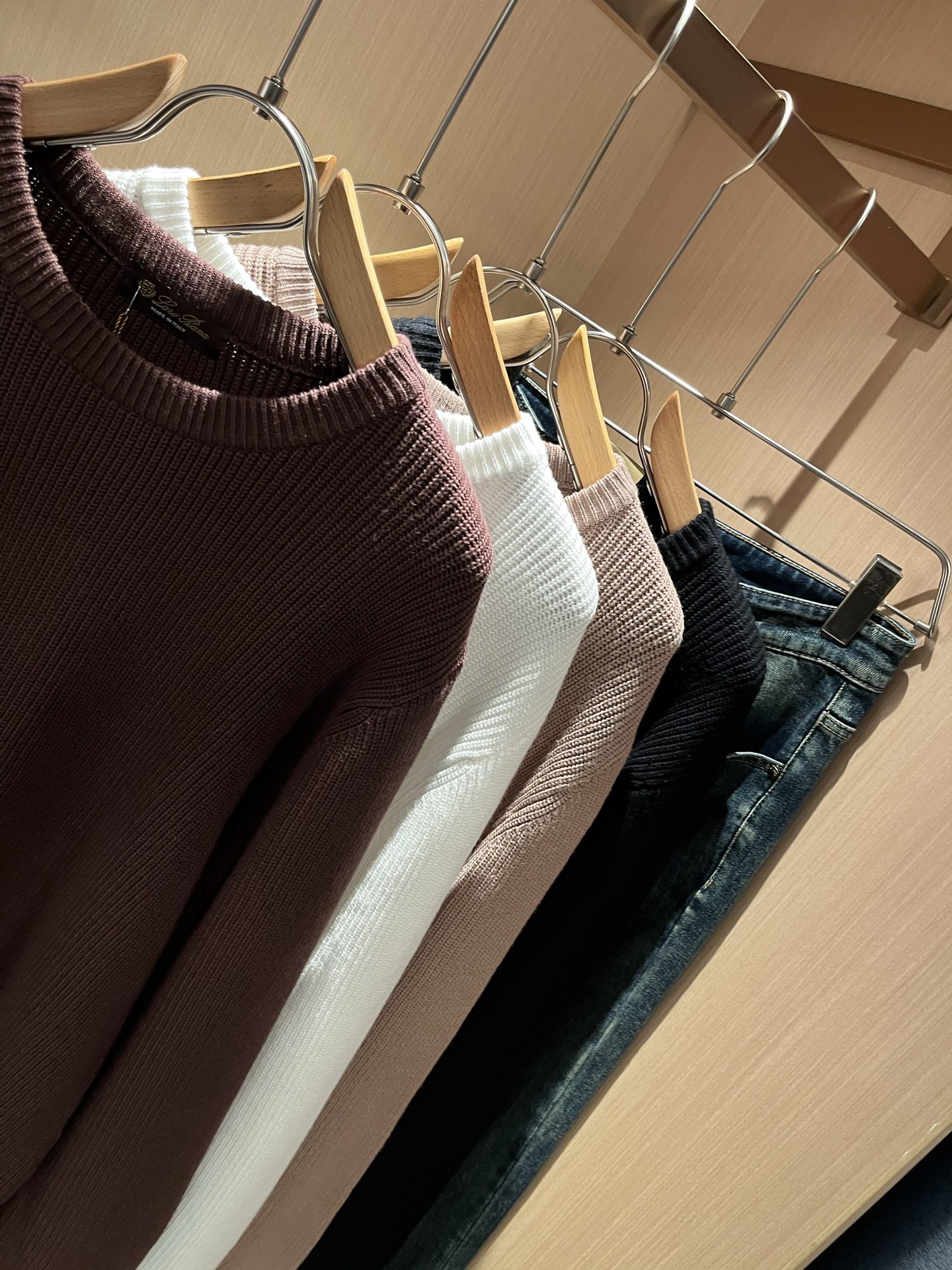 Loro Piana诺悠翩雅 2025秋冬男士最新的贸易订单针织羊毛衫，全品相！！上身舒适透气，不僵硬，