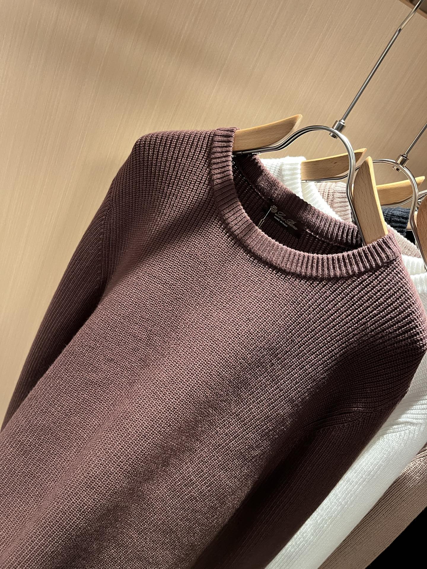 Loro Piana诺悠翩雅 2025秋冬男士最新的贸易订单针织羊毛衫，全品相！！上身舒适透气，不僵硬，