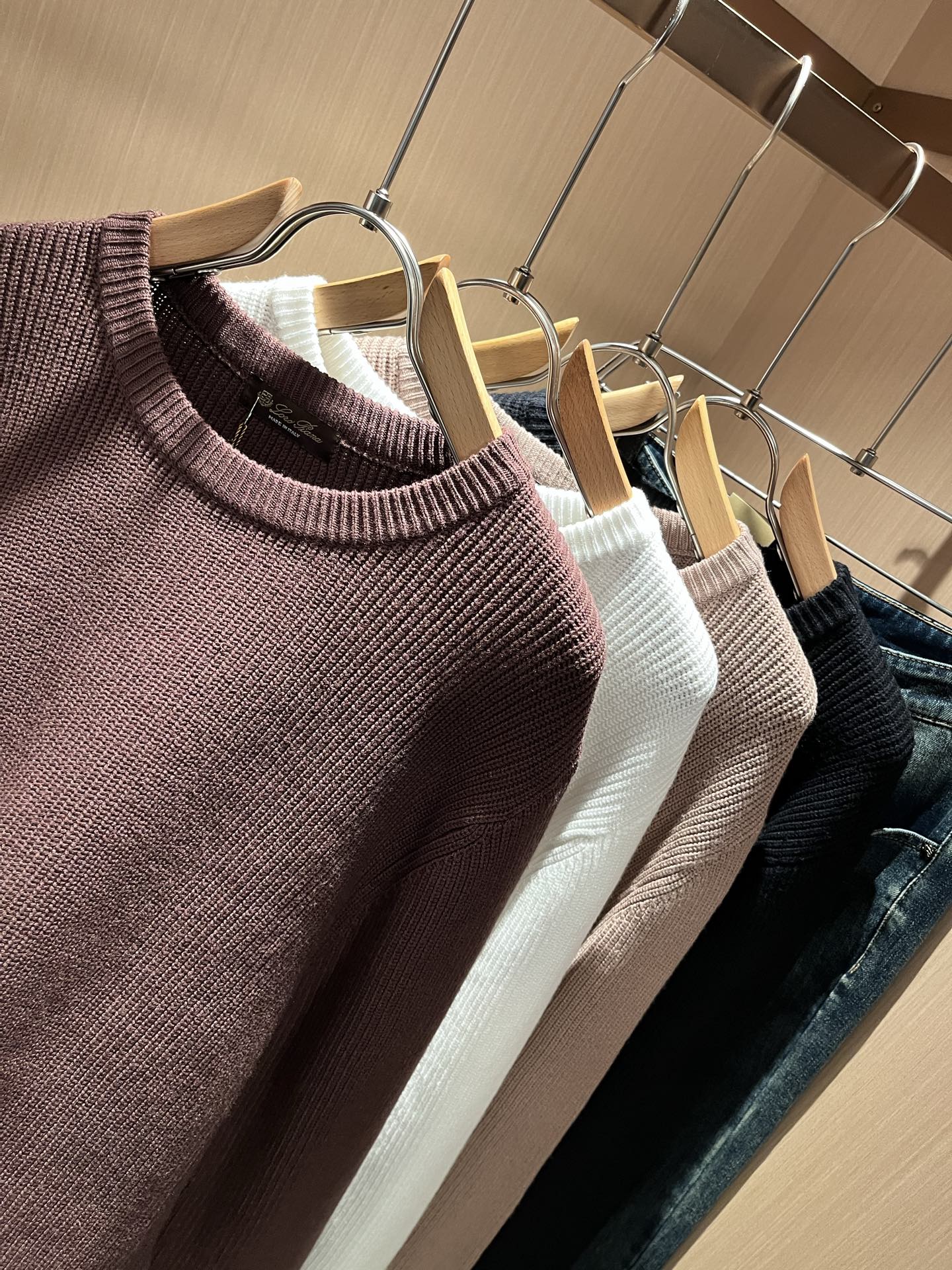 Loro Piana诺悠翩雅 2025秋冬男士最新的贸易订单针织羊毛衫，全品相！！上身舒适透气，不僵硬，