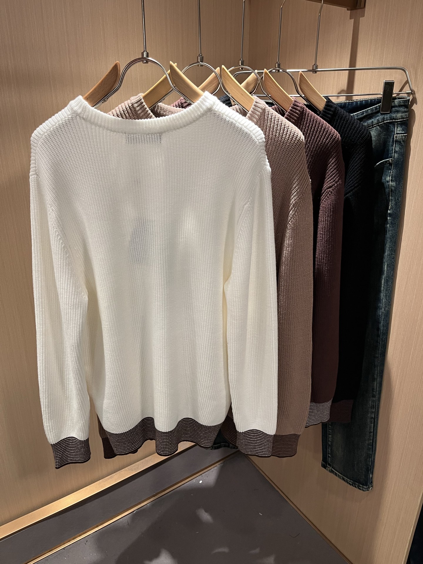 Loro Piana诺悠翩雅 2025秋冬男士最新的贸易订单针织羊毛衫，全品相！！上身舒适透气，不僵硬，