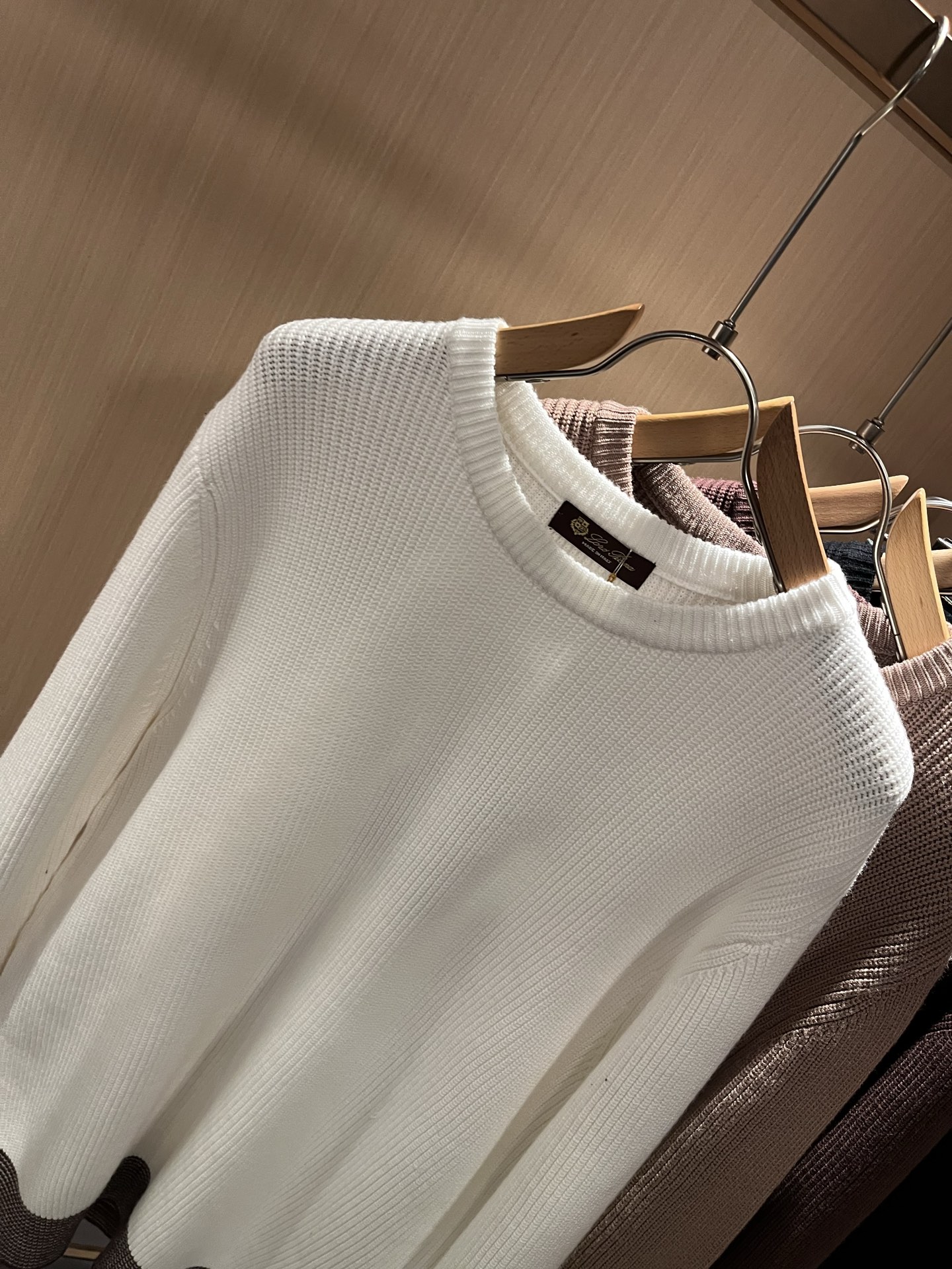 Loro Piana诺悠翩雅 2025秋冬男士最新的贸易订单针织羊毛衫，全品相！！上身舒适透气，不僵硬，