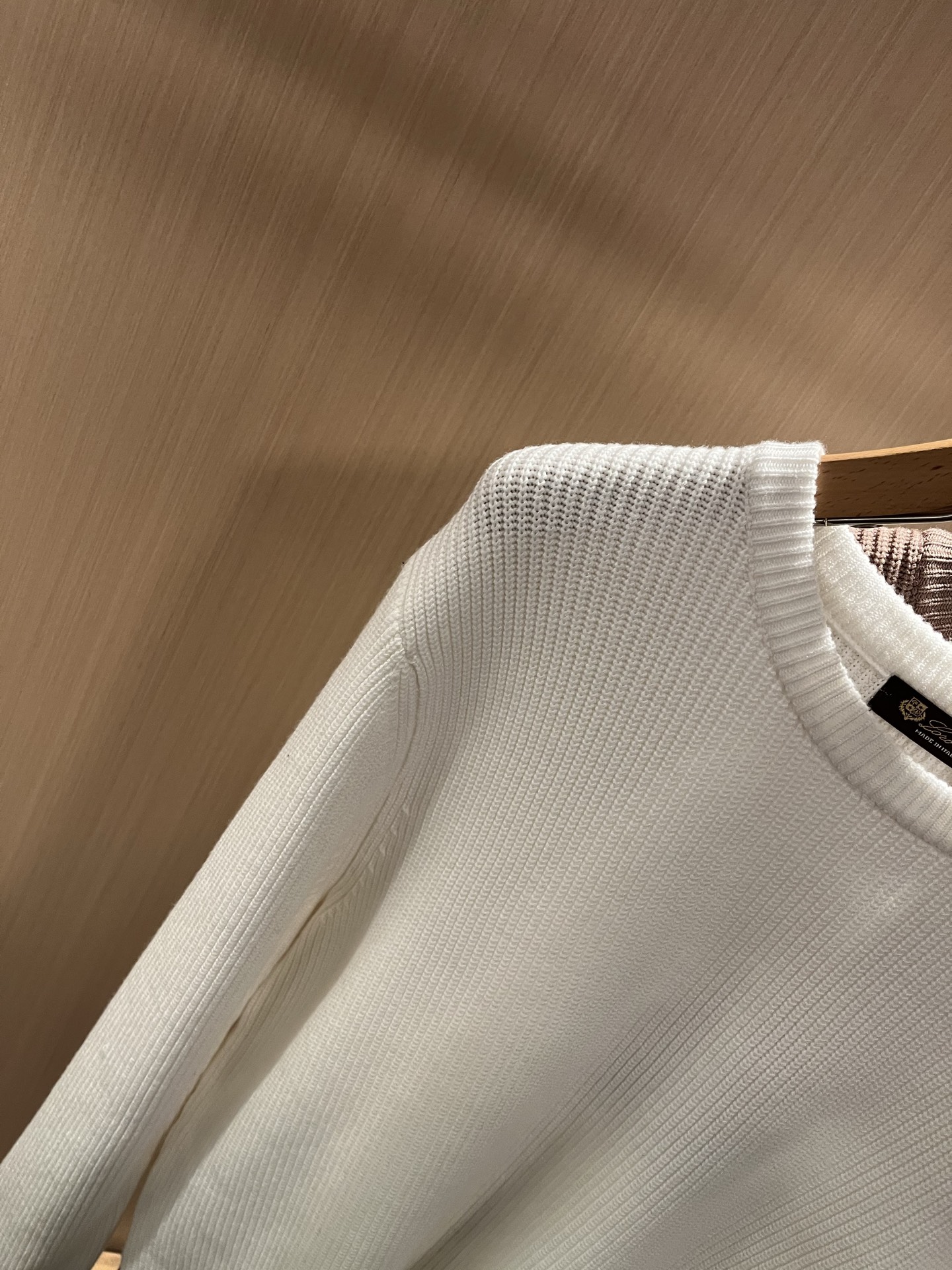 Loro Piana诺悠翩雅 2025秋冬男士最新的贸易订单针织羊毛衫，全品相！！上身舒适透气，不僵硬，