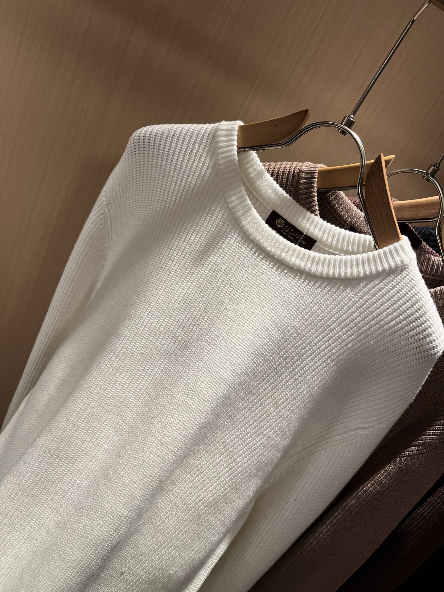 Loro Piana诺悠翩雅 2025秋冬男士最新的贸易订单针织羊毛衫，全品相！！上身舒适透气，不僵硬，