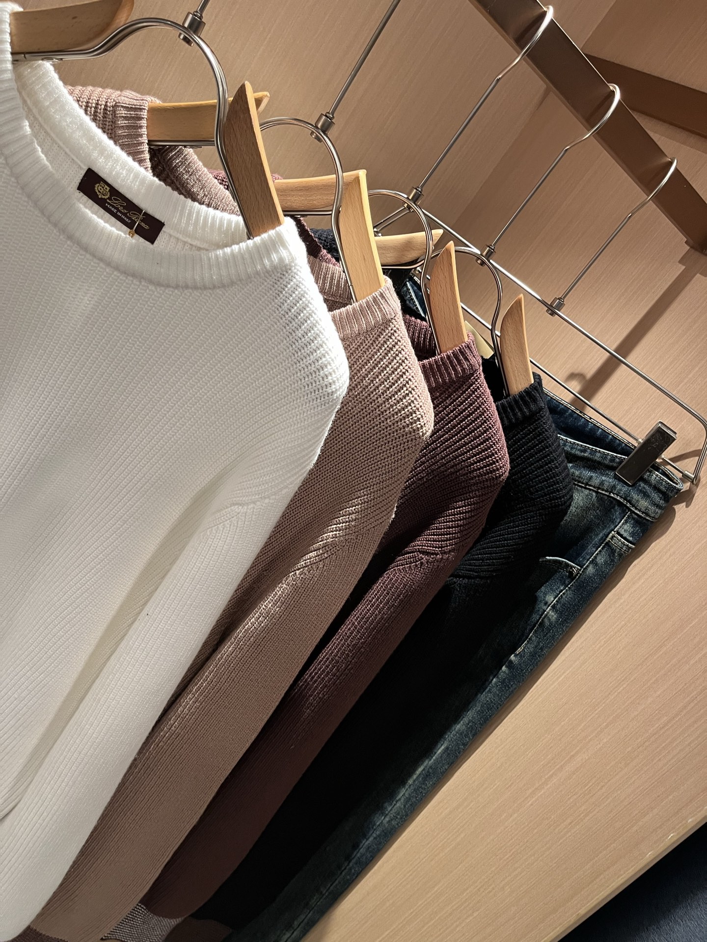 Loro Piana诺悠翩雅 2025秋冬男士最新的贸易订单针织羊毛衫，全品相！！上身舒适透气，不僵硬，