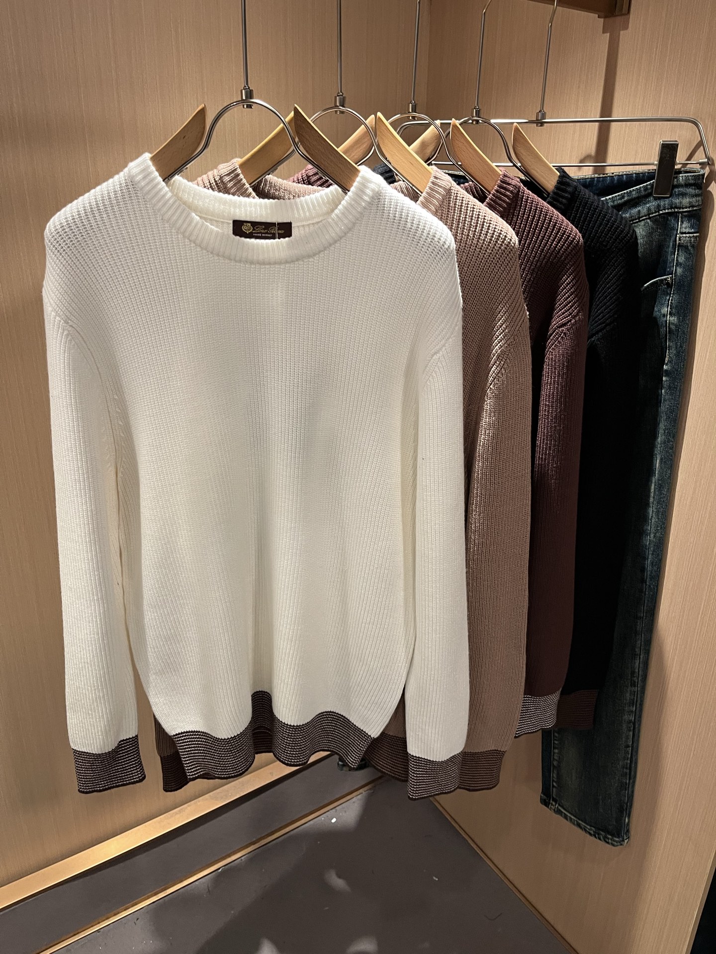 Loro Piana诺悠翩雅 2025秋冬男士最新的贸易订单针织羊毛衫，全品相！！上身舒适透气，不僵硬，