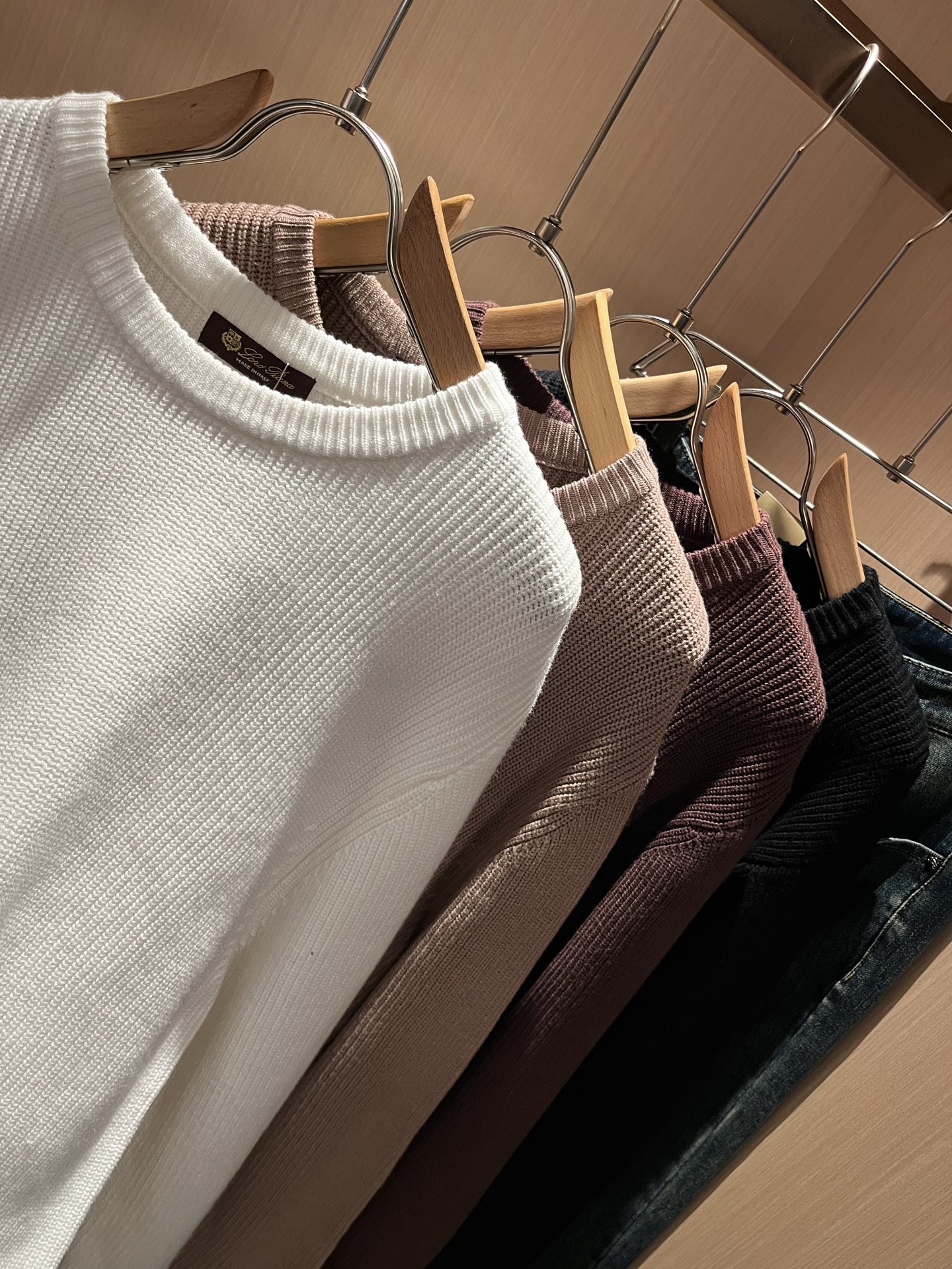 Loro Piana诺悠翩雅 2025秋冬男士最新的贸易订单针织羊毛衫，全品相！！上身舒适透气，不僵硬，