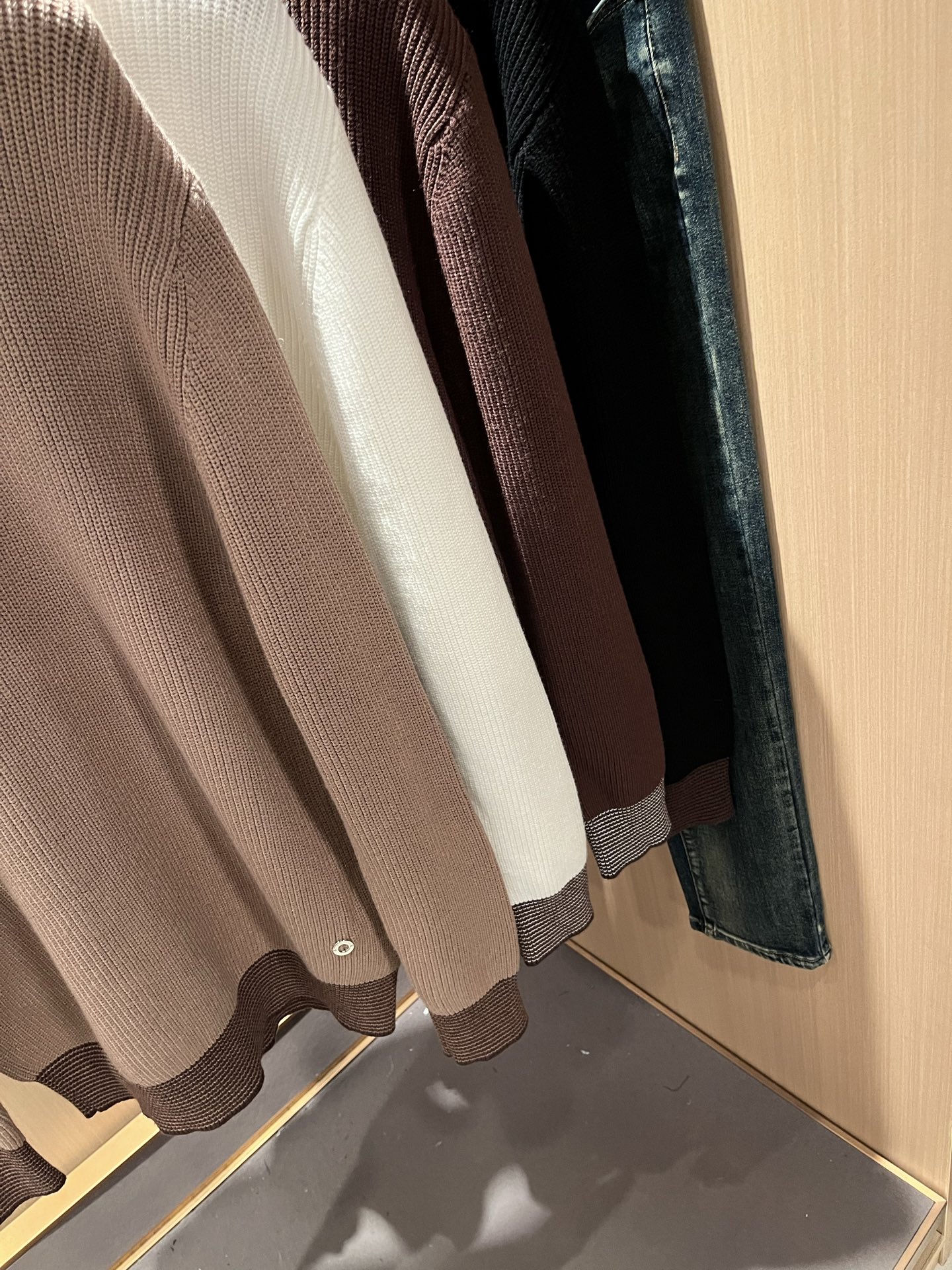 Loro Piana诺悠翩雅 2025秋冬男士最新的贸易订单针织羊毛衫，全品相！！上身舒适透气，不僵硬，