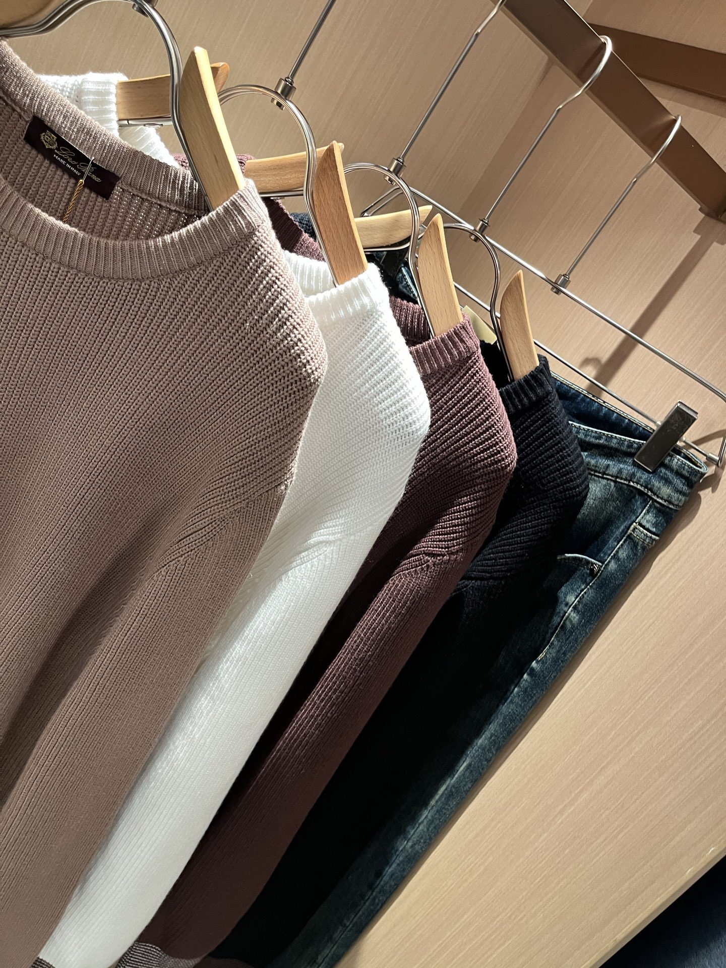 Loro Piana诺悠翩雅 2025秋冬男士最新的贸易订单针织羊毛衫，全品相！！上身舒适透气，不僵硬，