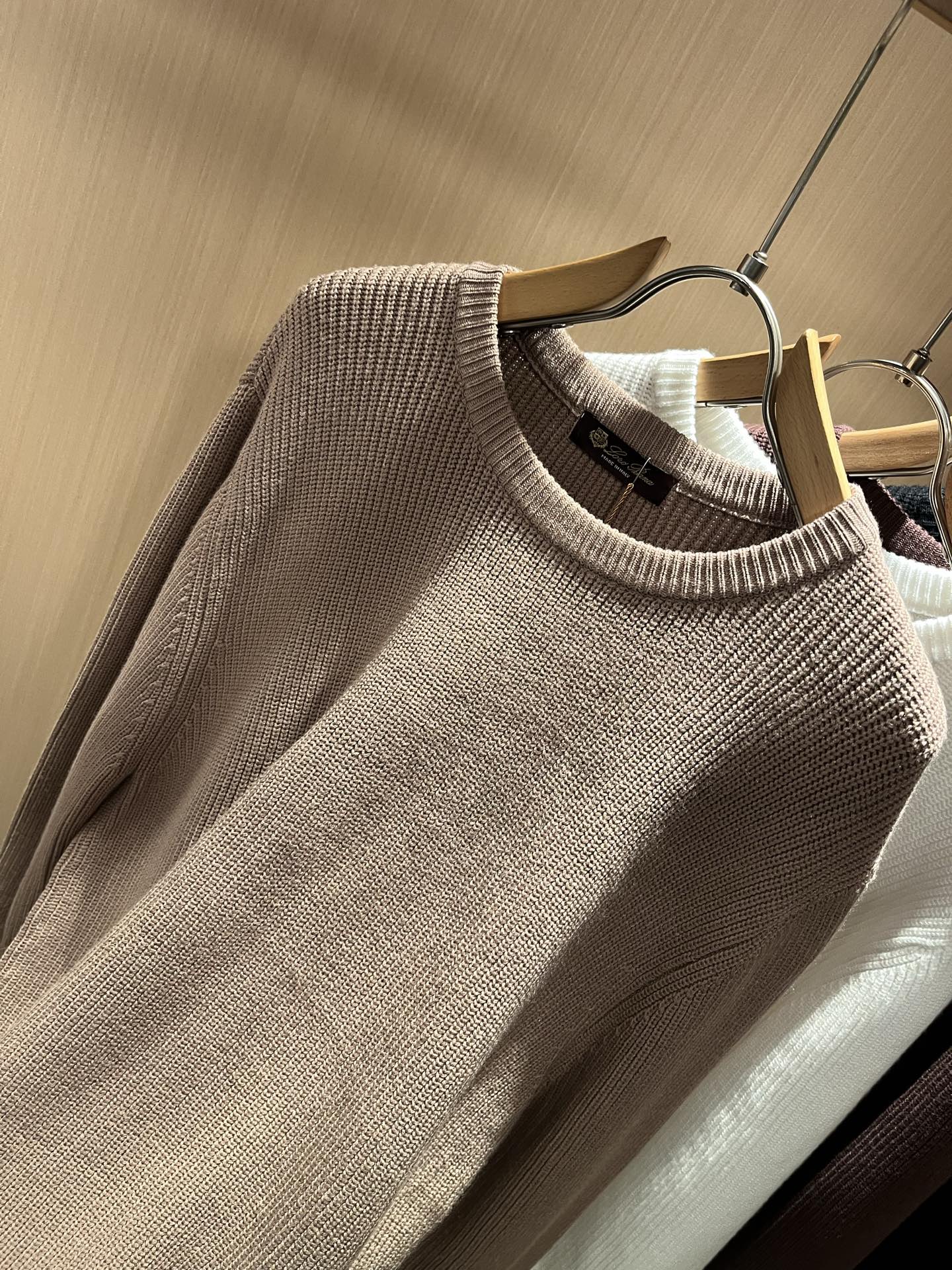 Loro Piana诺悠翩雅 2025秋冬男士最新的贸易订单针织羊毛衫，全品相！！上身舒适透气，不僵硬，