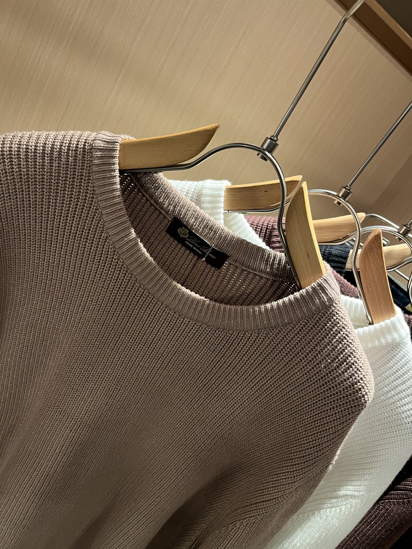 Loro Piana诺悠翩雅 2025秋冬男士最新的贸易订单针织羊毛衫，全品相！！上身舒适透气，不僵硬，