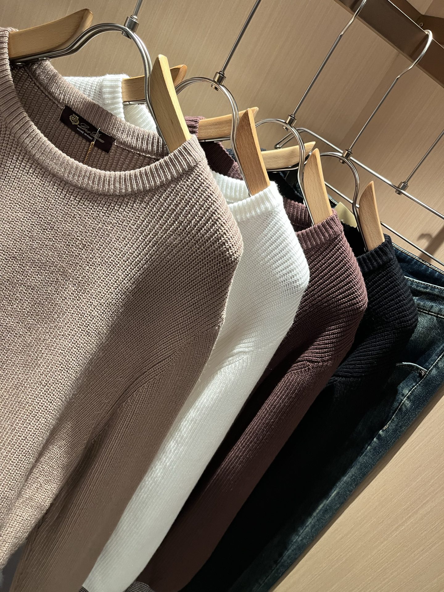 Loro Piana诺悠翩雅 2025秋冬男士最新的贸易订单针织羊毛衫，全品相！！上身舒适透气，不僵硬，