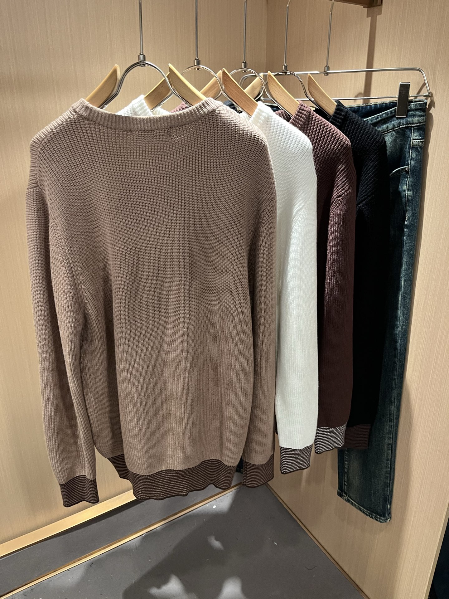 Loro Piana诺悠翩雅 2025秋冬男士最新的贸易订单针织羊毛衫，全品相！！上身舒适透气，不僵硬，