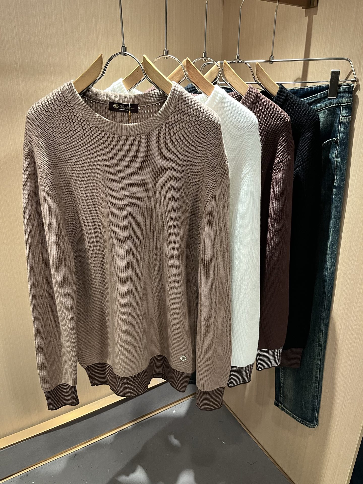 Loro Piana诺悠翩雅 2025秋冬男士最新的贸易订单针织羊毛衫，全品相！！上身舒适透气，不僵硬，