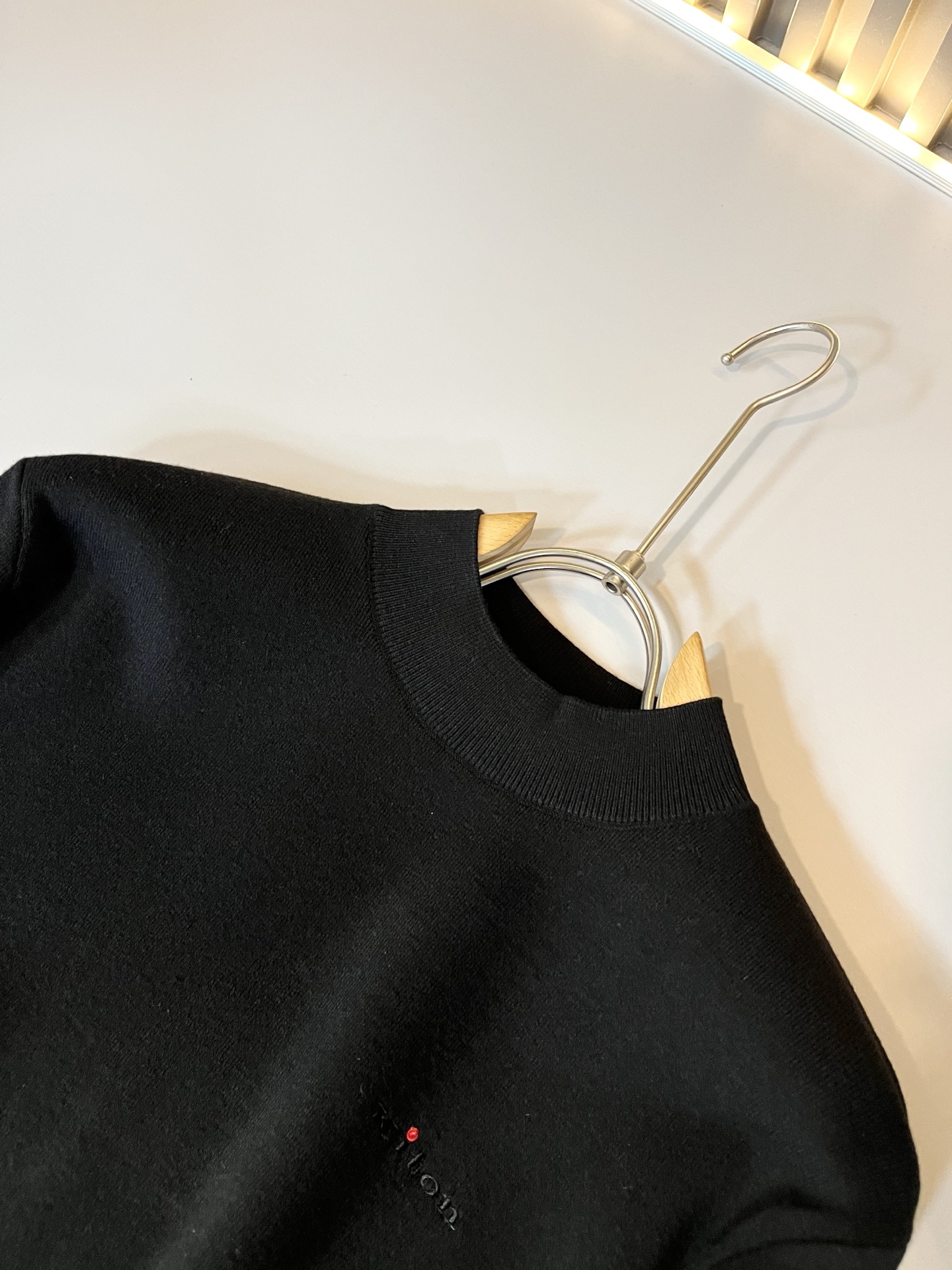 Kiton 2025秋冬新款男士休闲夹克，采用进口优质羊毛衫，简单LOGO标识刺绣设计！代表品牌形象 简