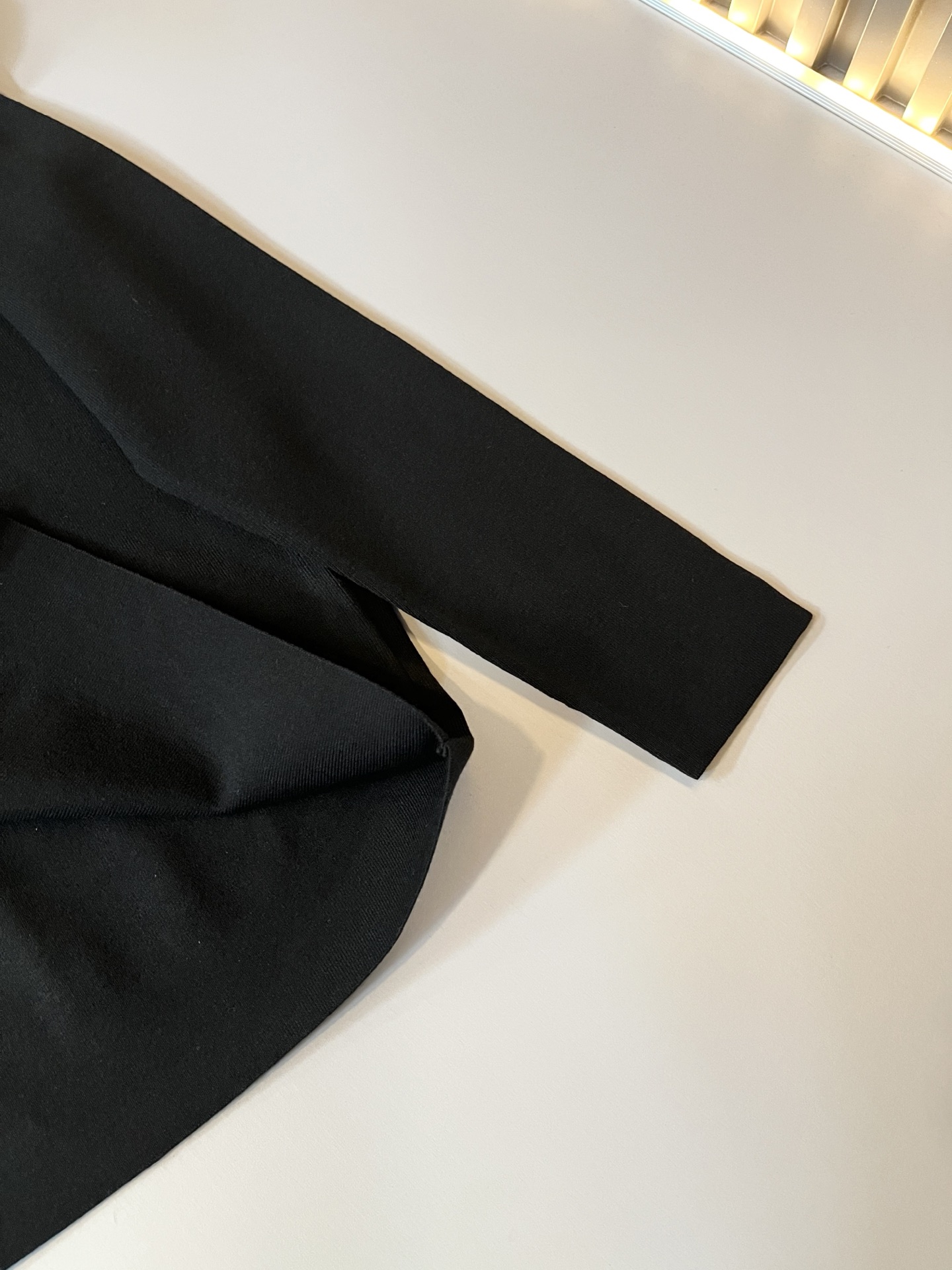 Kiton 2025秋冬新款男士休闲夹克，采用进口优质羊毛衫，简单LOGO标识刺绣设计！代表品牌形象 简