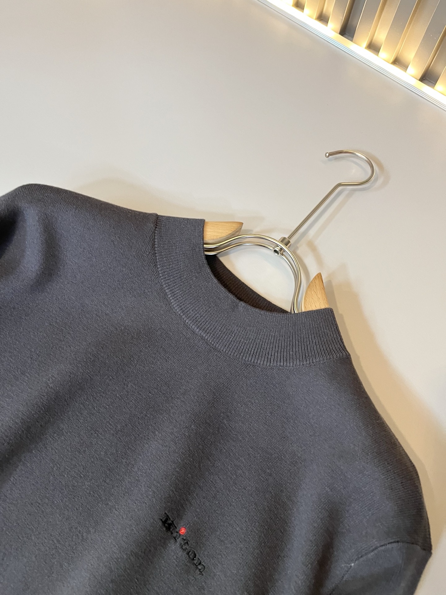 Kiton 2025秋冬新款男士休闲夹克，采用进口优质羊毛衫，简单LOGO标识刺绣设计！代表品牌形象 简