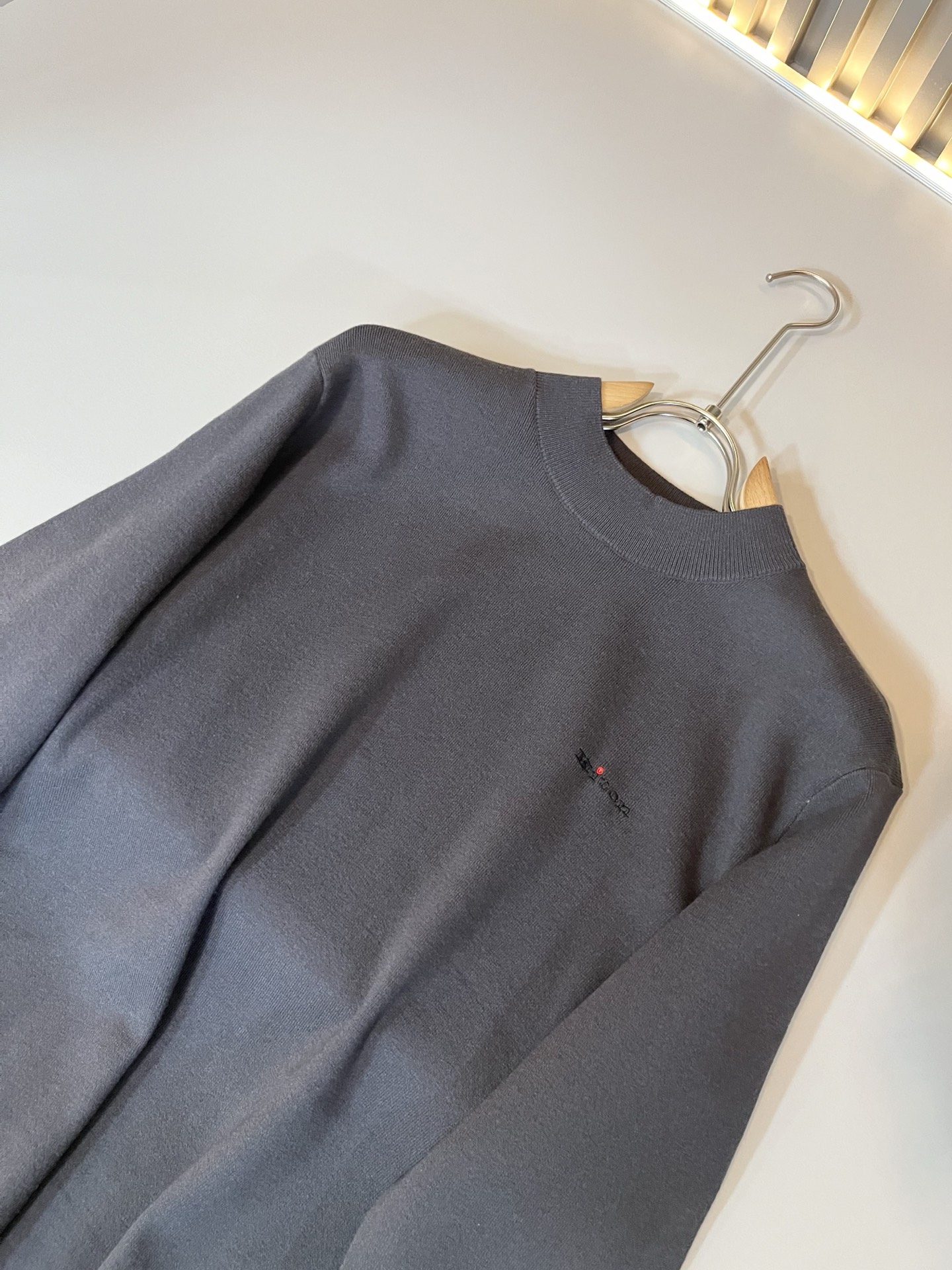 Kiton 2025秋冬新款男士休闲夹克，采用进口优质羊毛衫，简单LOGO标识刺绣设计！代表品牌形象 简