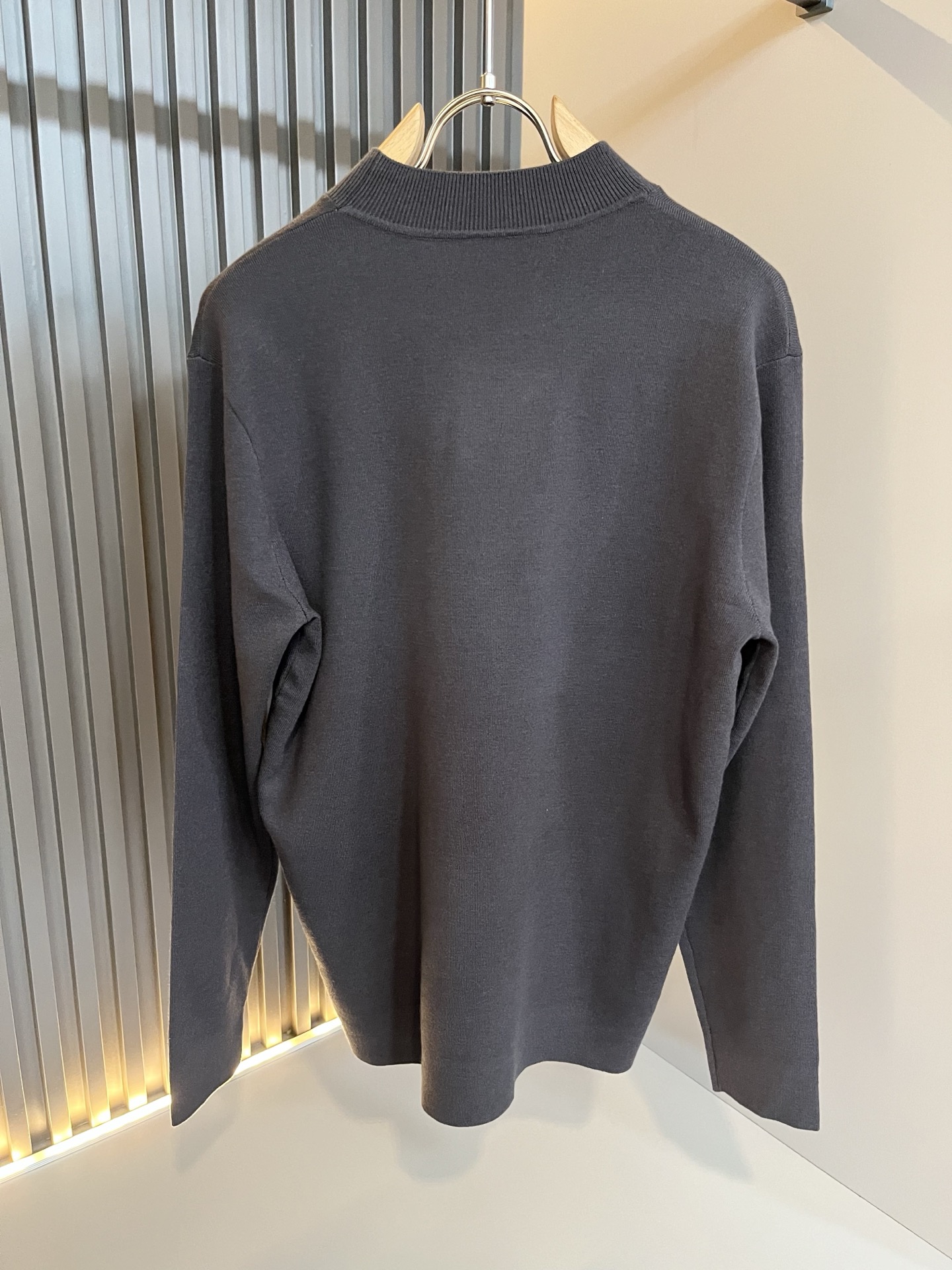 Kiton 2025秋冬新款男士休闲夹克，采用进口优质羊毛衫，简单LOGO标识刺绣设计！代表品牌形象 简