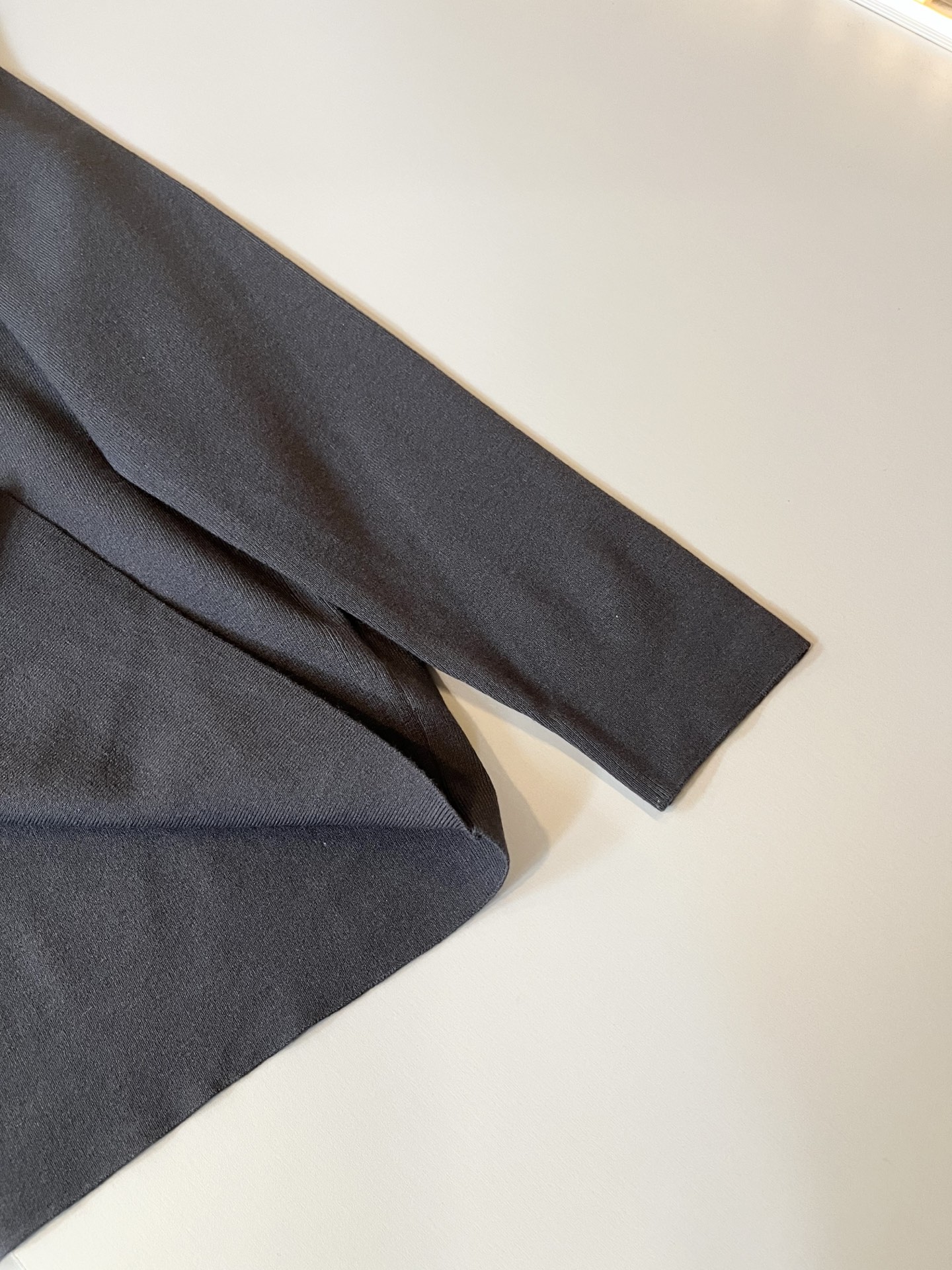 Kiton 2025秋冬新款男士休闲夹克，采用进口优质羊毛衫，简单LOGO标识刺绣设计！代表品牌形象 简