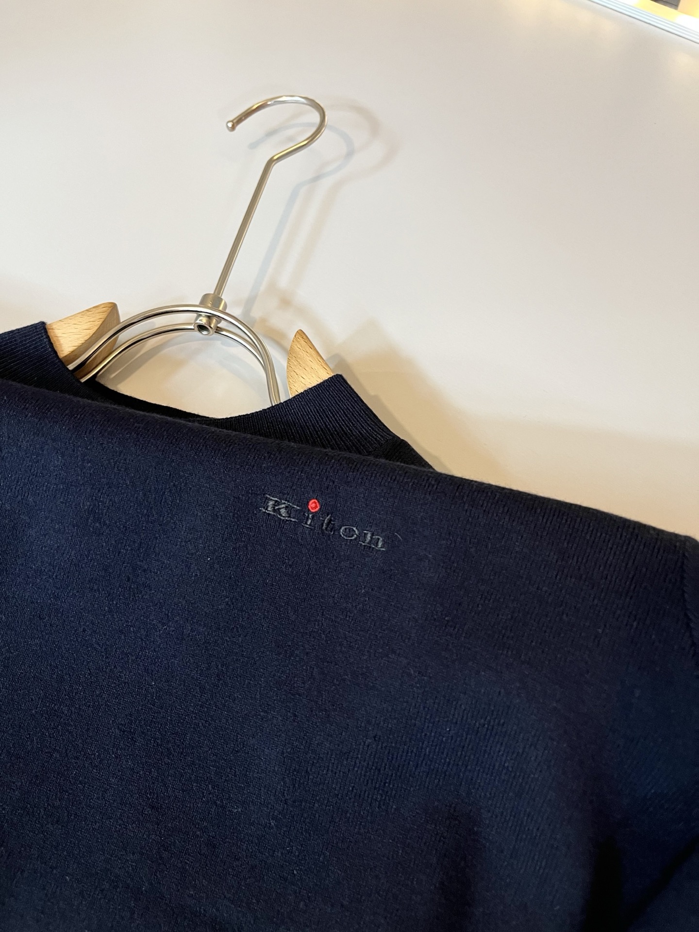 Kiton 2025秋冬新款男士休闲夹克，采用进口优质羊毛衫，简单LOGO标识刺绣设计！代表品牌形象 简