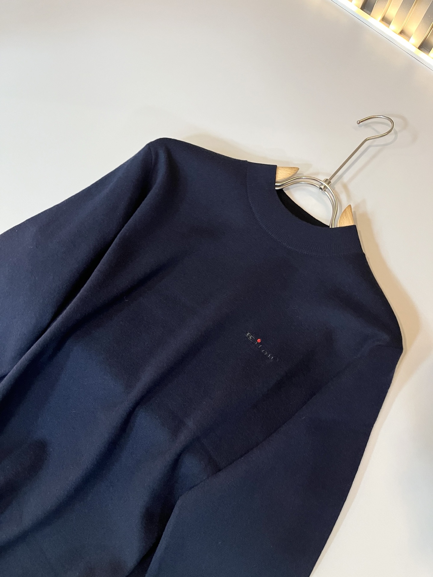 Kiton 2025秋冬新款男士休闲夹克，采用进口优质羊毛衫，简单LOGO标识刺绣设计！代表品牌形象 简