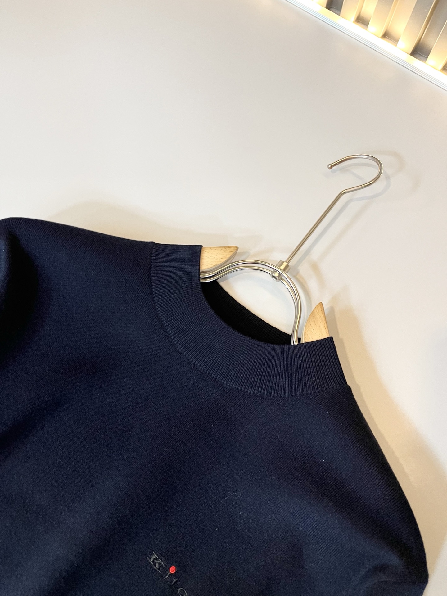 Kiton 2025秋冬新款男士休闲夹克，采用进口优质羊毛衫，简单LOGO标识刺绣设计！代表品牌形象 简