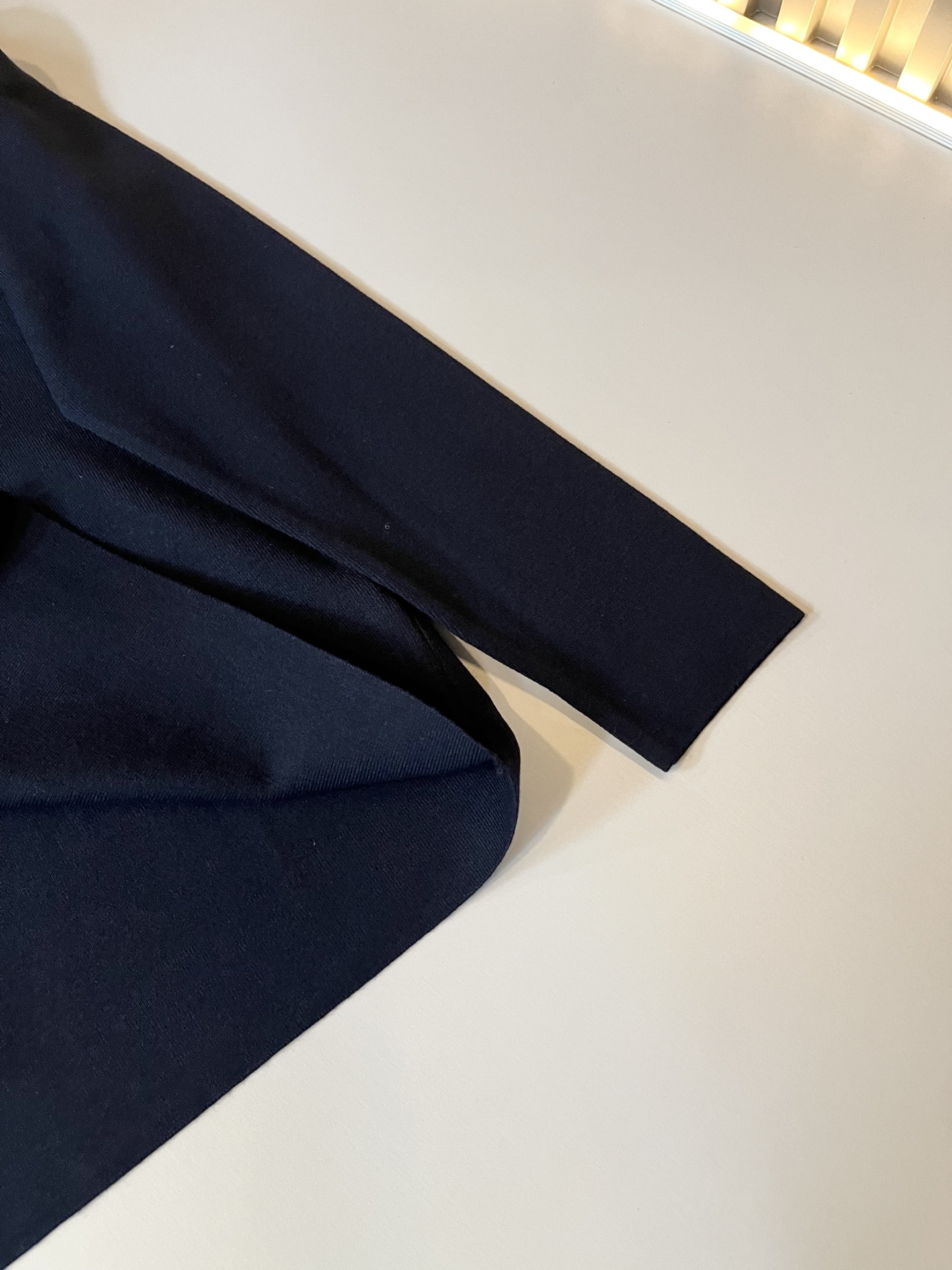 Kiton 2025秋冬新款男士休闲夹克，采用进口优质羊毛衫，简单LOGO标识刺绣设计！代表品牌形象 简